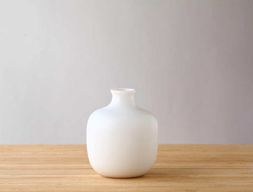 白い磁器の四角い一輪挿し 花器 フラワーベース 花瓶 Iichi ハンドメイド クラフト作品 手仕事品の通販