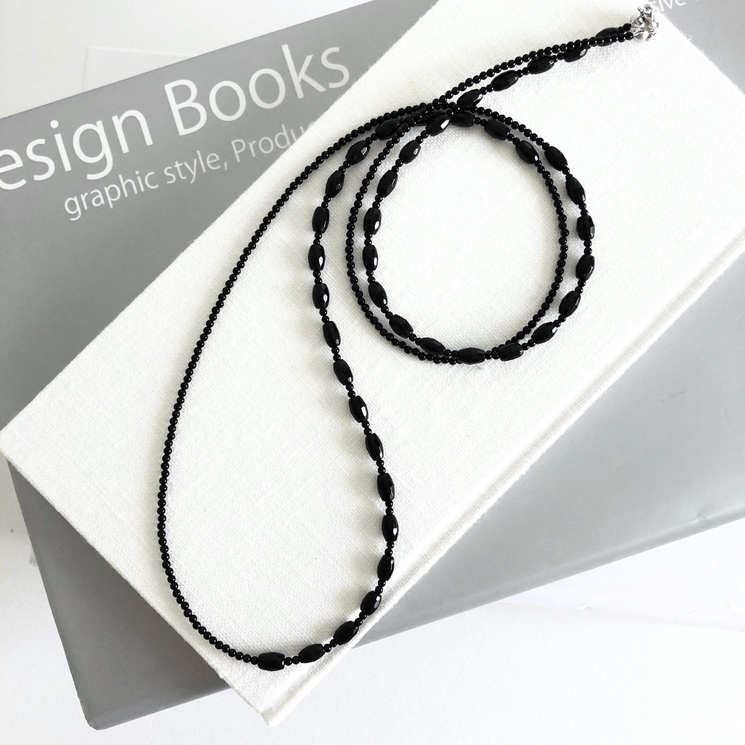 2種の形のブラックオニキスを使ったロングネックレス cm Iichi ハンドメイド クラフト作品 手仕事品の通販