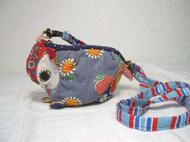 豆ねこポーチbag レトロ生地 Iichi ハンドメイド クラフト作品 手仕事品の通販