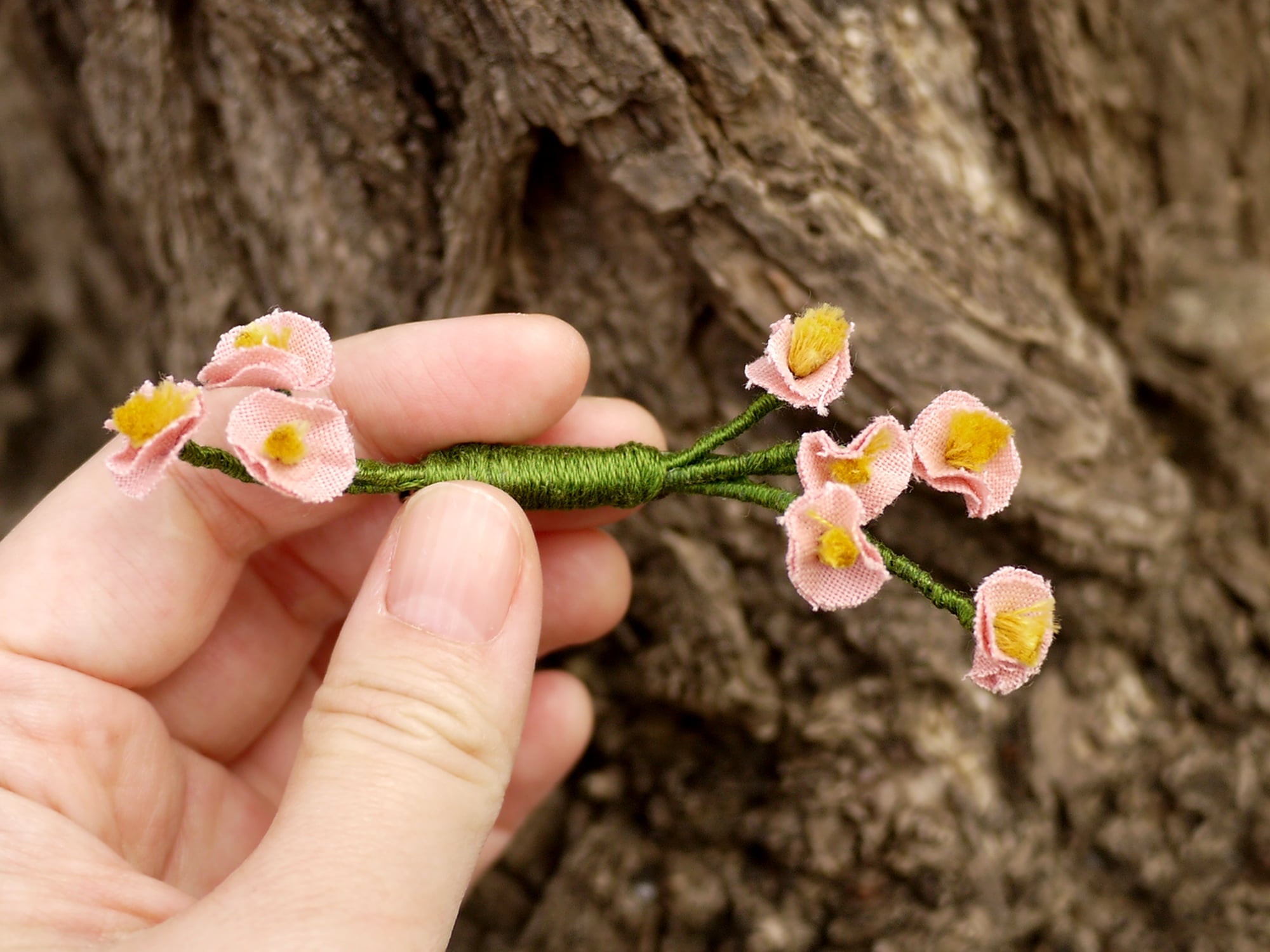 プレゼントにも 小さなお花のコサージュ ブローチ ピンク Iichi ハンドメイド クラフト作品 手仕事品の通販