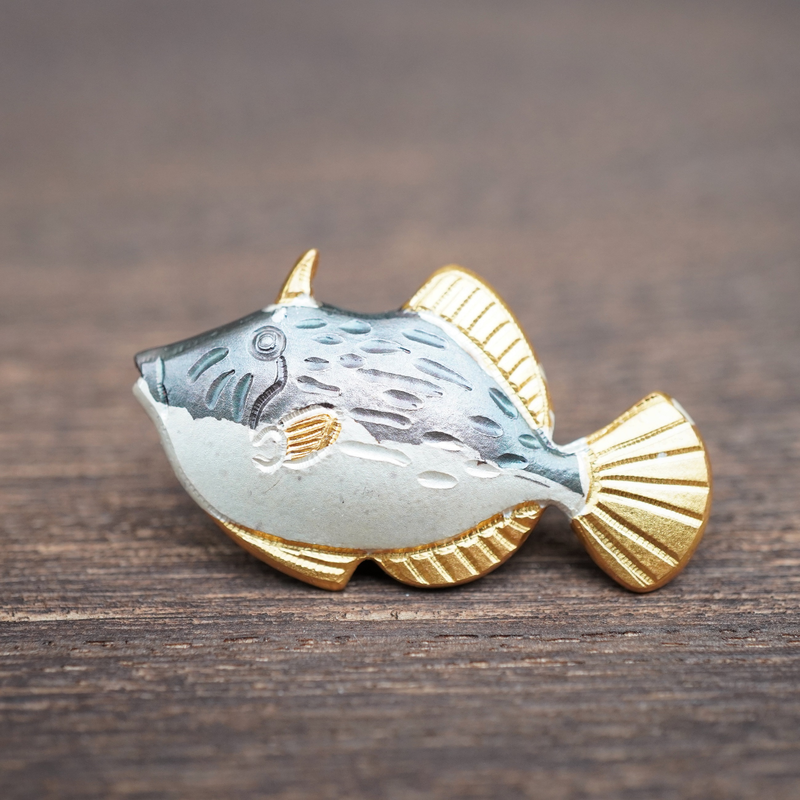 おちょぼ口が可愛い カワハギ 釣好きの心をくすぐる魚のピンズ 全12種類 Iichi ハンドメイド クラフト作品 手仕事品の通販