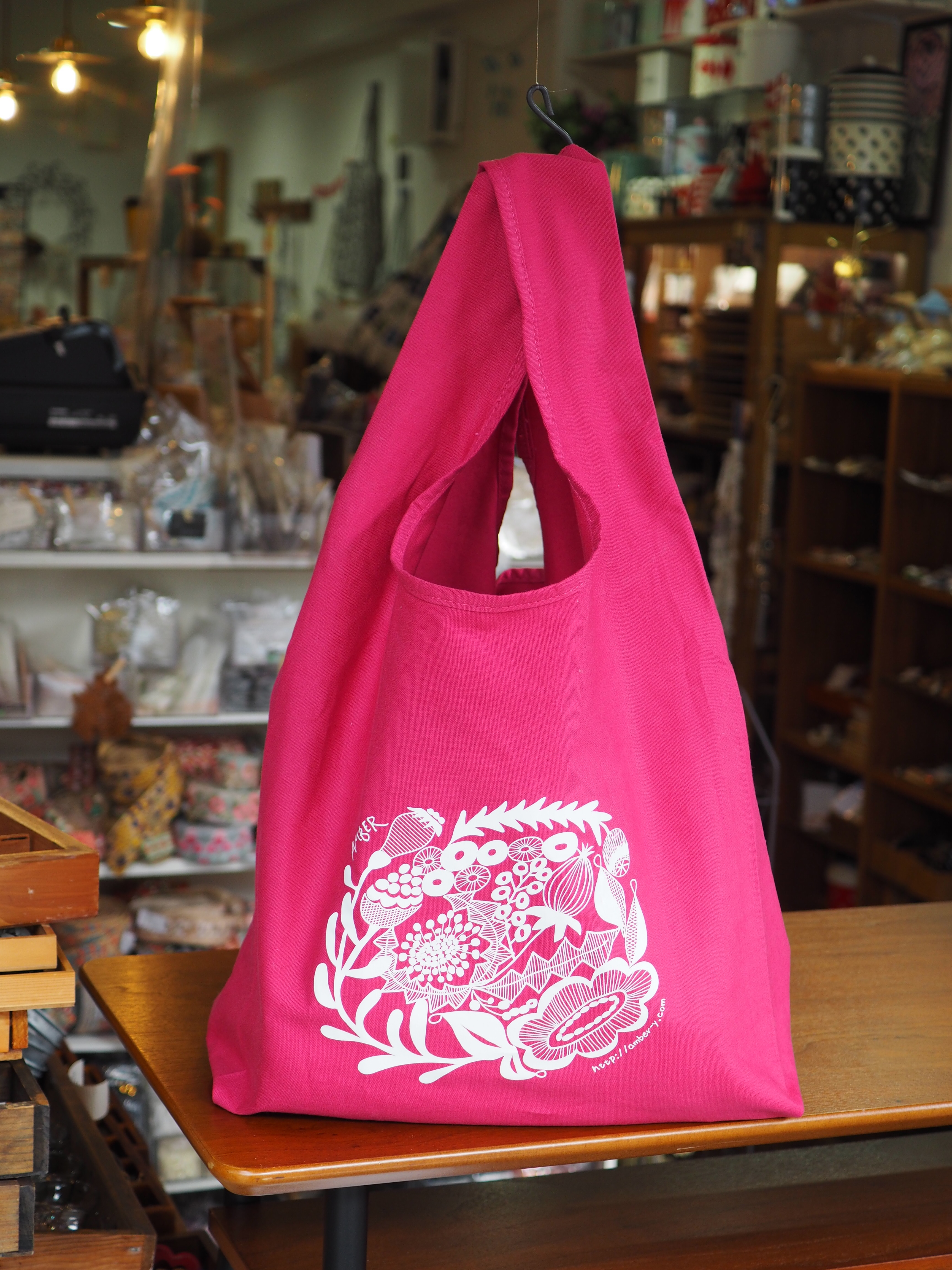探していたかわいいエコバッグ Amberオリジナルデザイン 収納袋つき マルシェバッグ ピンク 送料込み Iichi ハンドメイド クラフト作品 手仕事品の通販