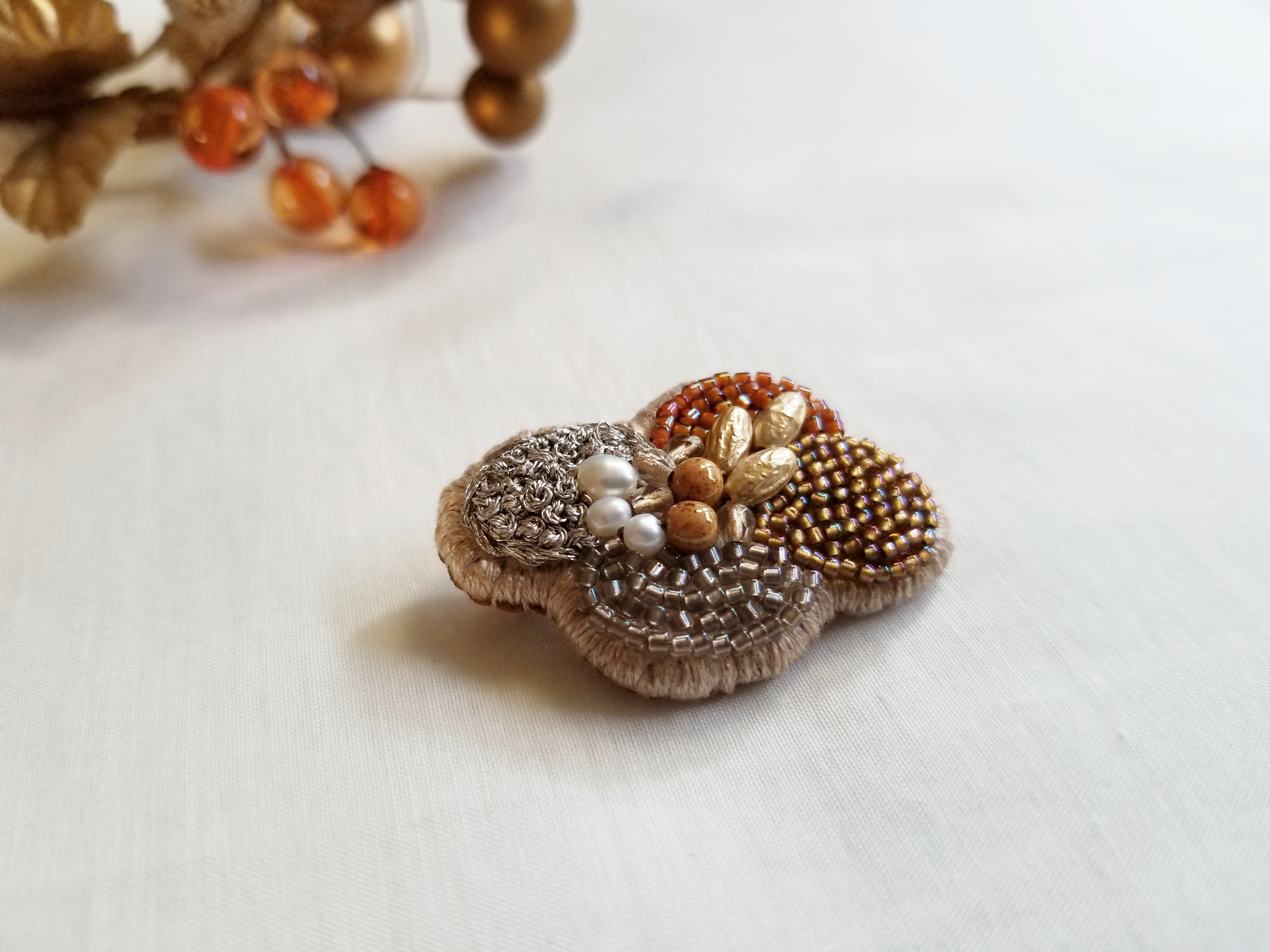 ビーズ刺繍ブローチ オレンジ Iichi ハンドメイド クラフト作品 手仕事品の通販