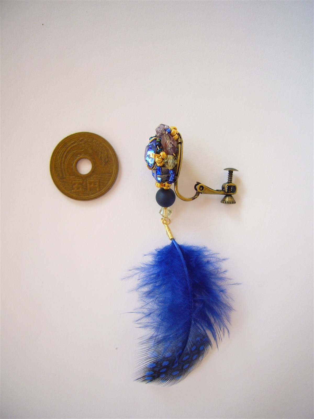 青い羽根のイヤリング No 423 Iichi ハンドメイド クラフト作品 手仕事品の通販