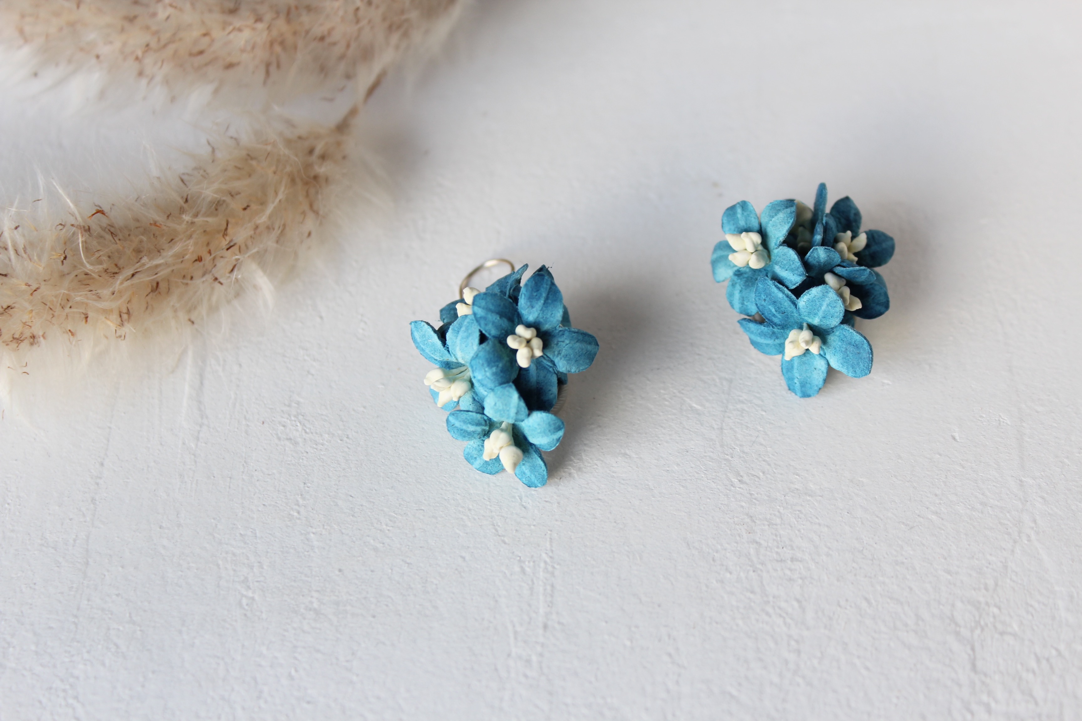 鹿革の花かざり デルフィニウムのピアスまたはイヤリング Iichi ハンドメイド クラフト作品 手仕事品の通販 鹿革の花かざり デルフィニウムのピアスまたはイヤリング Iichi ハンドメイド クラフト作品 手仕事品の通販