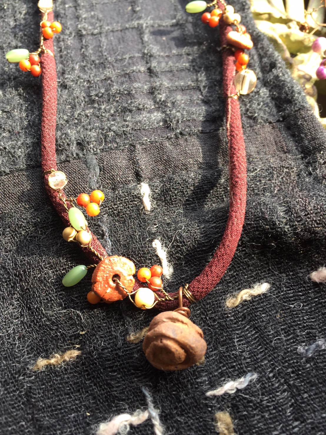 Pe25 紅い実ペンダント Iichi ハンドメイド クラフト作品 手仕事品の通販