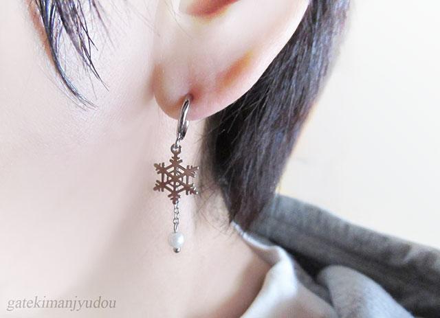 雪の結晶フープイヤリング ピアス等変更可 Iichi ハンドメイド クラフト作品 手仕事品の通販