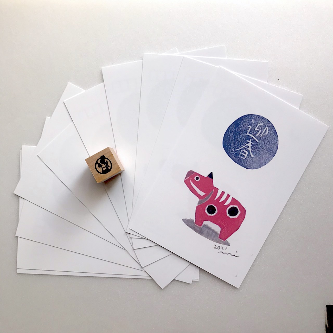 年賀 スタンプおまけつき 年賀状 赤べこ タテ ポストカード10枚セット Iichi ハンドメイド クラフト作品 手仕事品の通販
