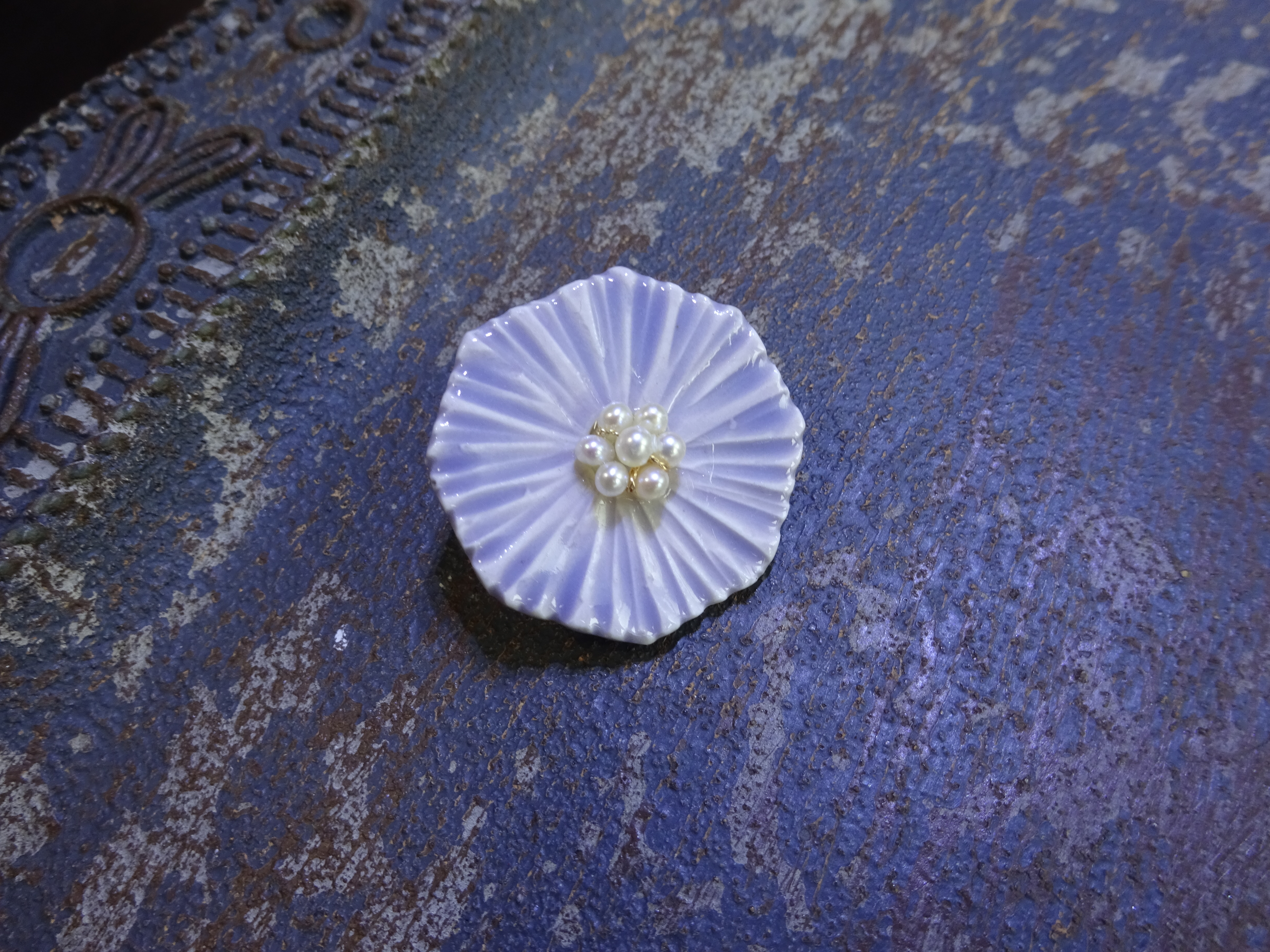 花のbroach ミヤコワスレ 淡水パール花芯 薄紫色 Iichi ハンドメイド クラフト作品 手仕事品の通販