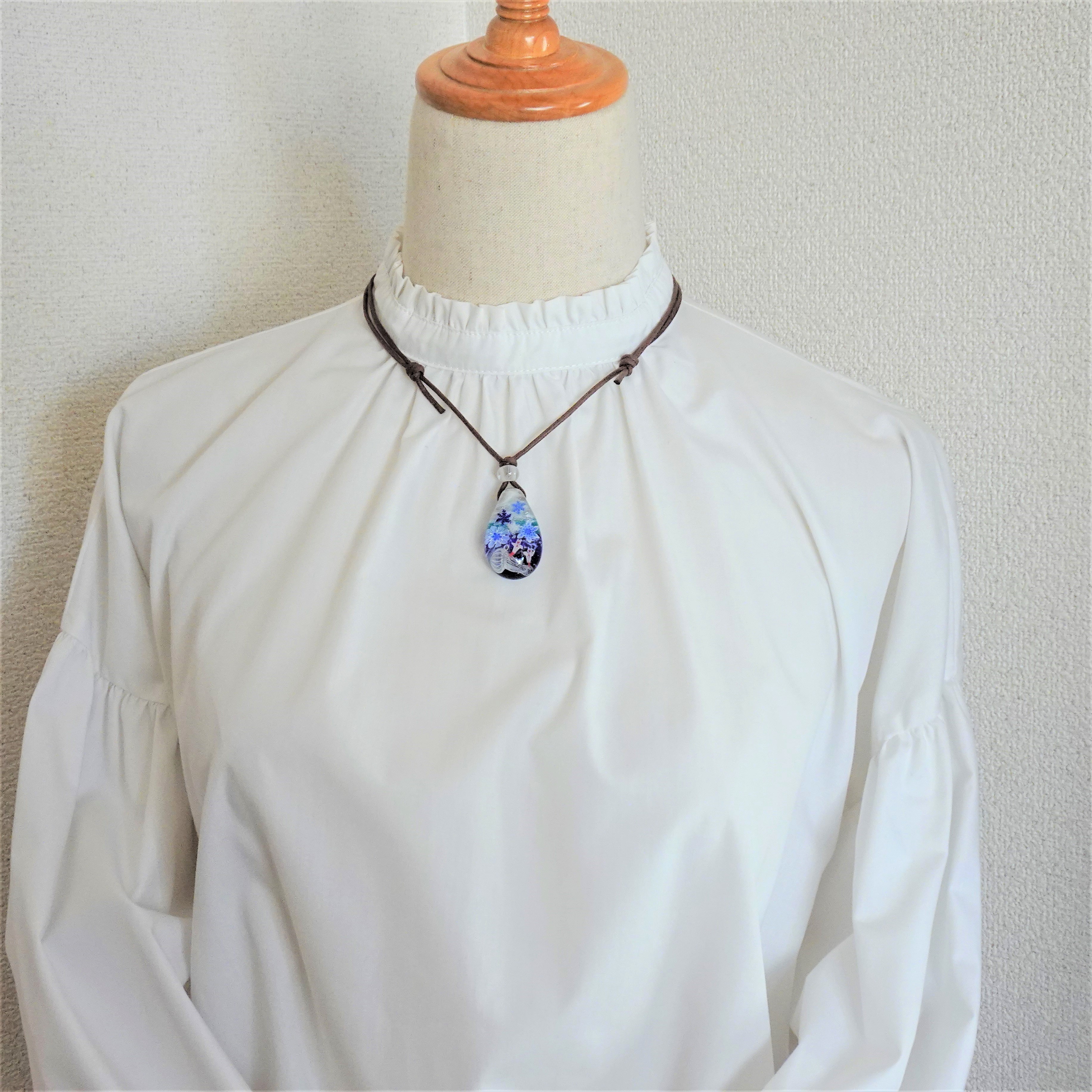 クリオネとクラゲ ペンダント ガラス とんぼ玉 クラゲ クリオネ 雪の結晶 Iichi ハンドメイド クラフト作品 手仕事品の通販