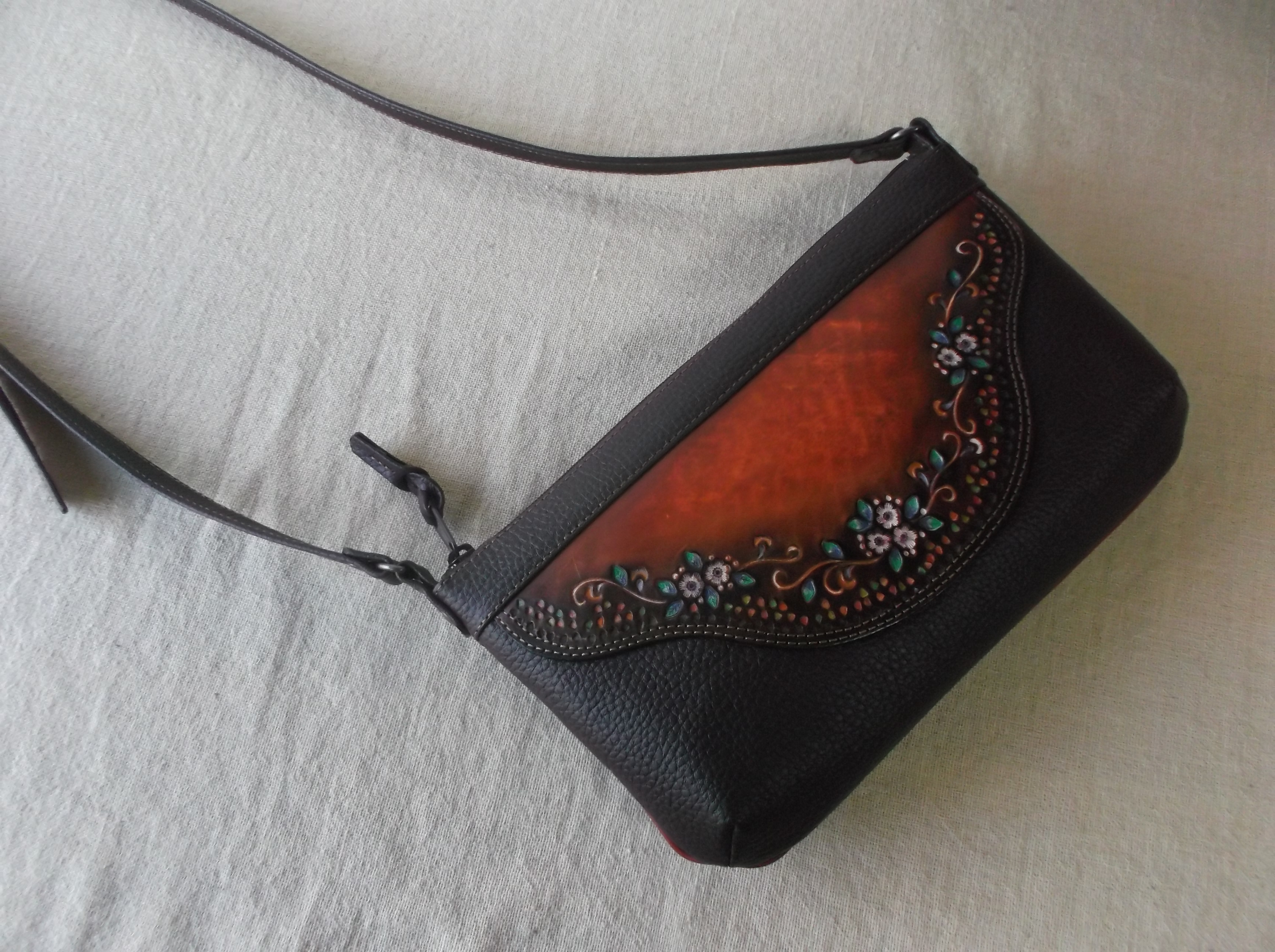 レザークラフトポシェット お財布ポシェット 小花柄 Iichi ハンドメイド クラフト作品 手仕事品の通販