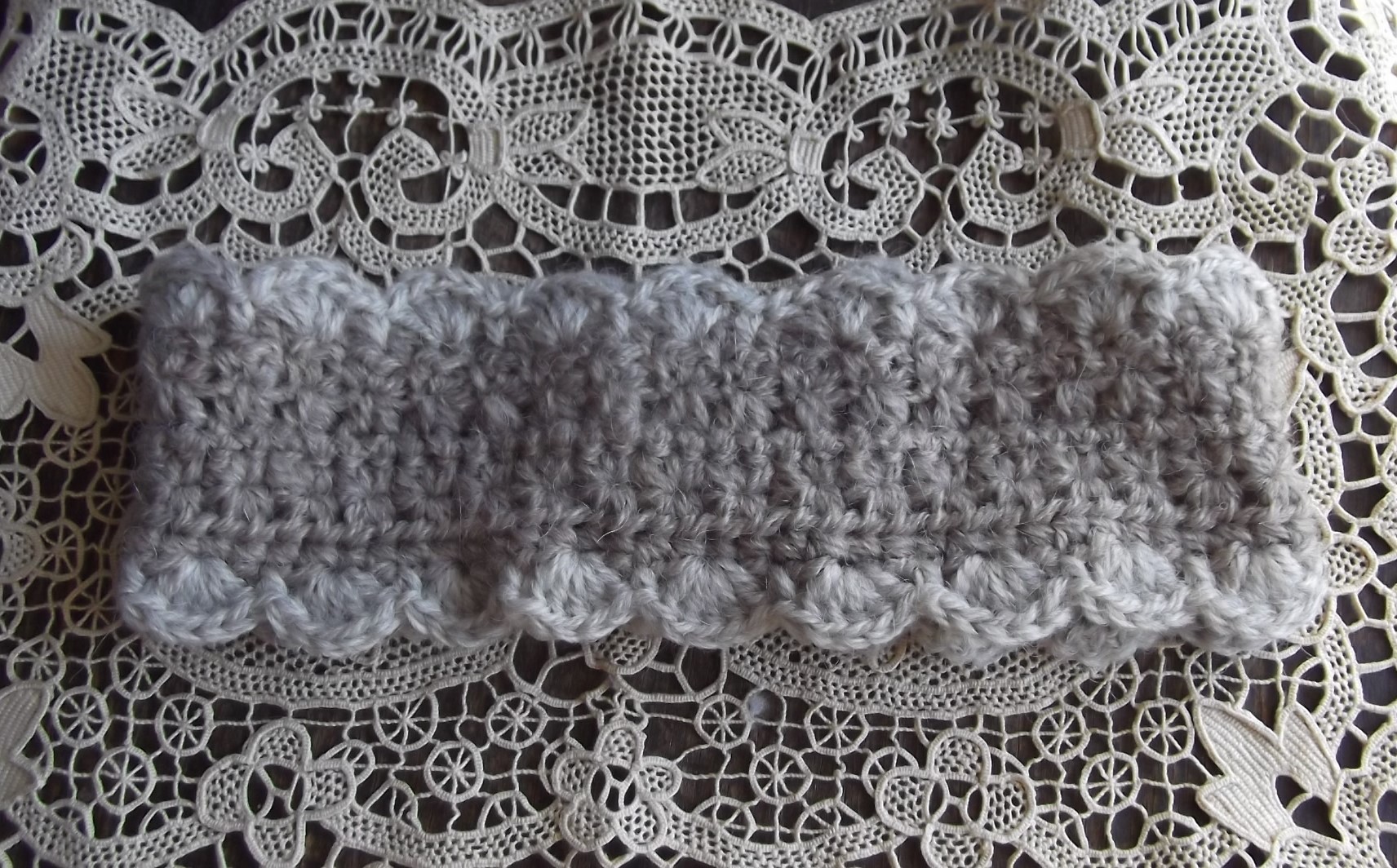 アルパカのレトロなかぎ針編みのヘアバンド | iichi ハンドメイド 