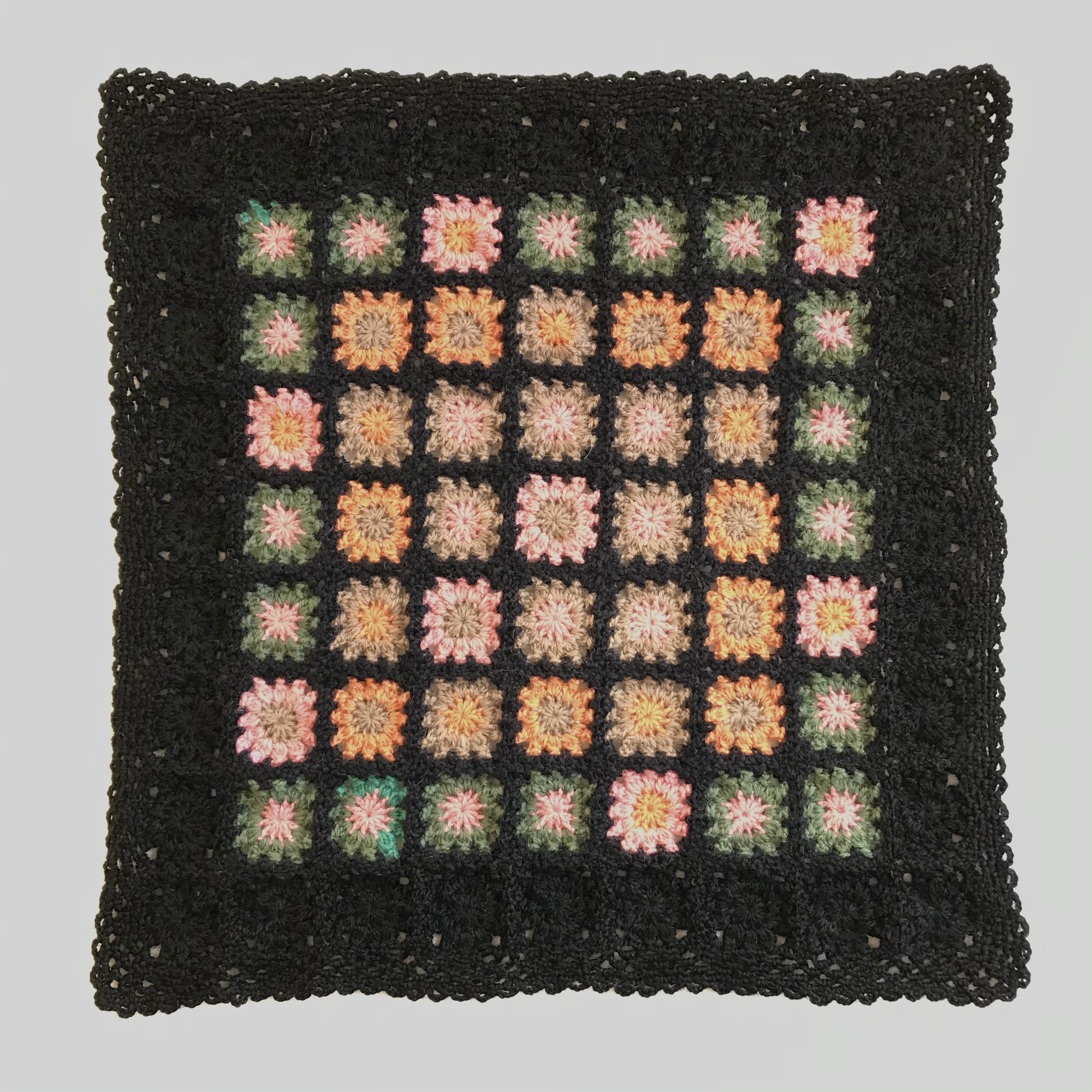 モチーフ編み ウール かぎ針編みのミニブランケット 膝掛け Iichi ハンドメイド クラフト作品 手仕事品の通販