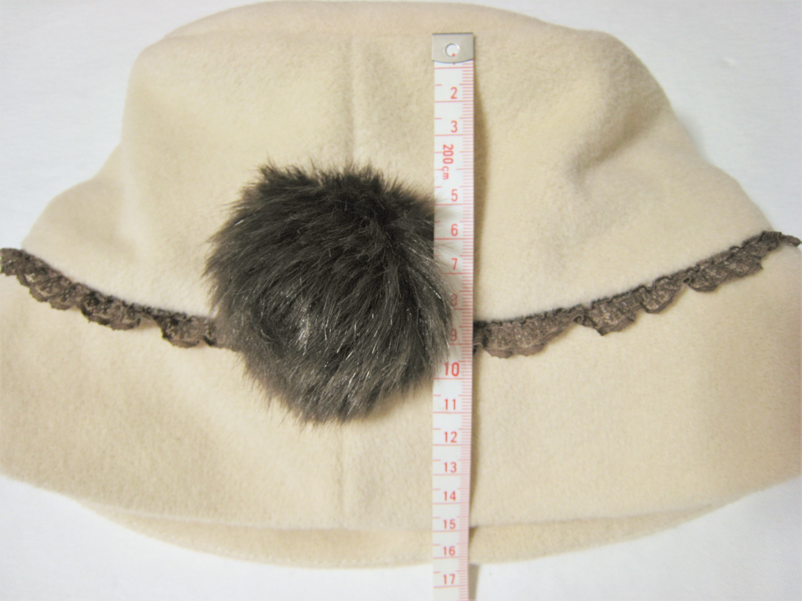 ボンボン付きベージュのカシミア帽子 Iichi ハンドメイド クラフト作品 手仕事品の通販