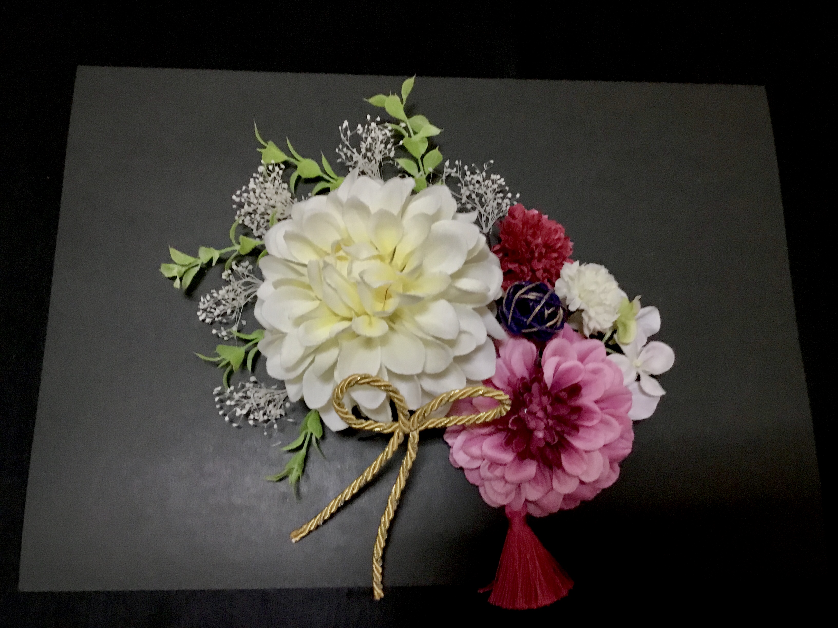 成人式 結婚式 ホワイトダリアとかすみ草の髪飾り Iichi ハンドメイド クラフト作品 手仕事品の通販