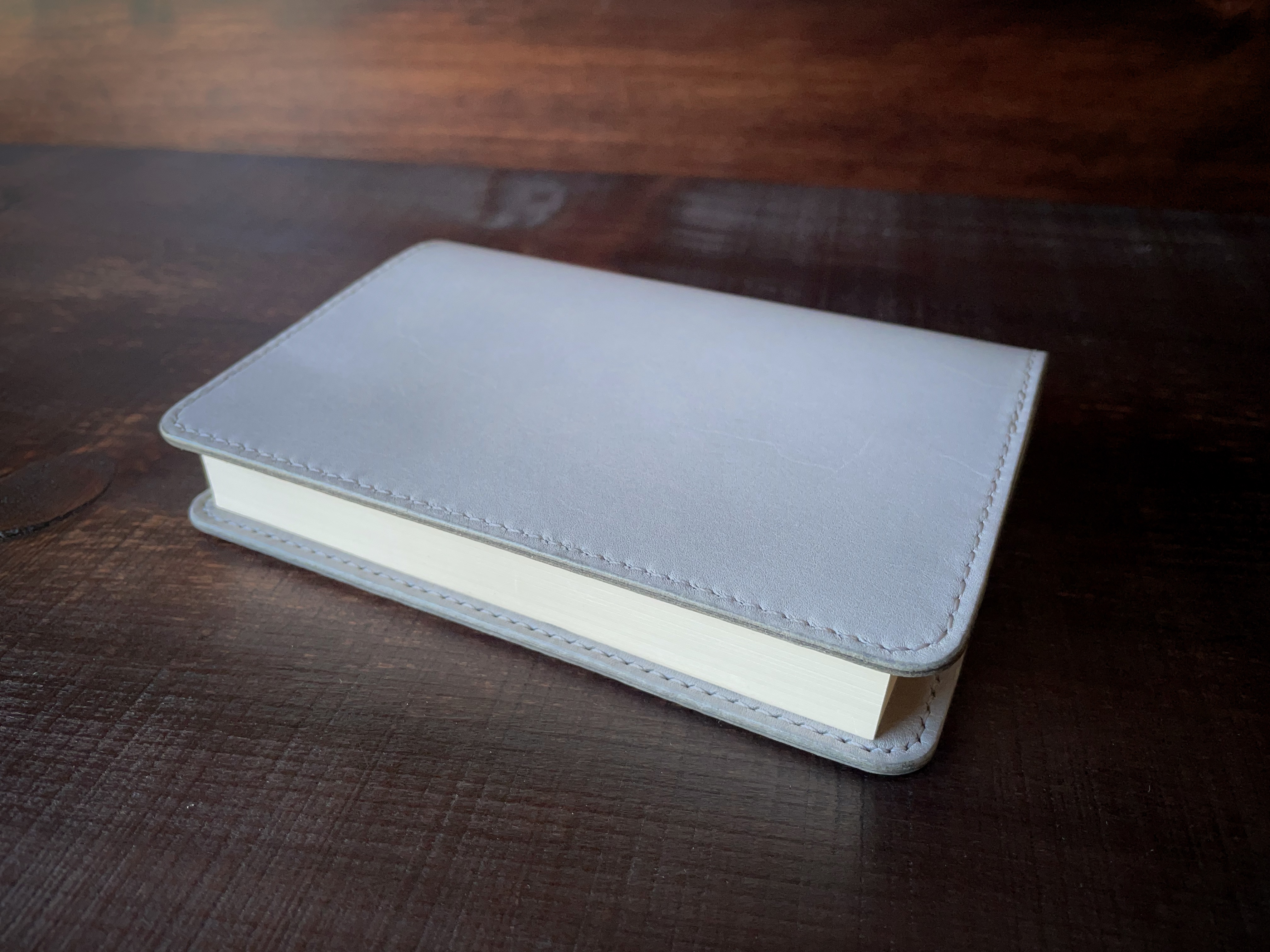 文庫本サイズ レザーブックカバー ライトグレー Iichi ハンドメイド クラフト作品 手仕事品の通販