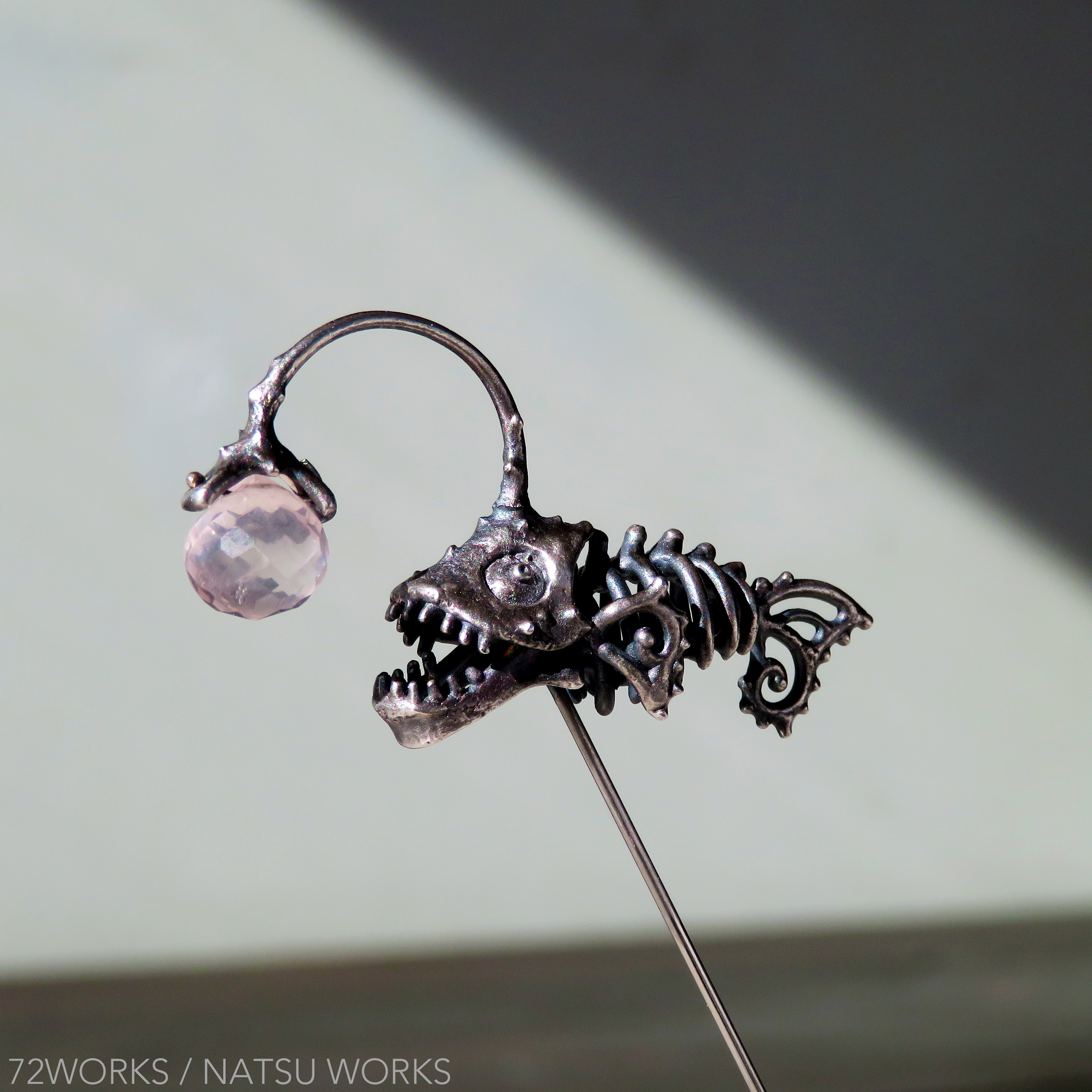 魚とローズクォーツのブローチ Fish Rose Quartz Brooch Iichi ハンドメイド クラフト作品 手仕事品の通販