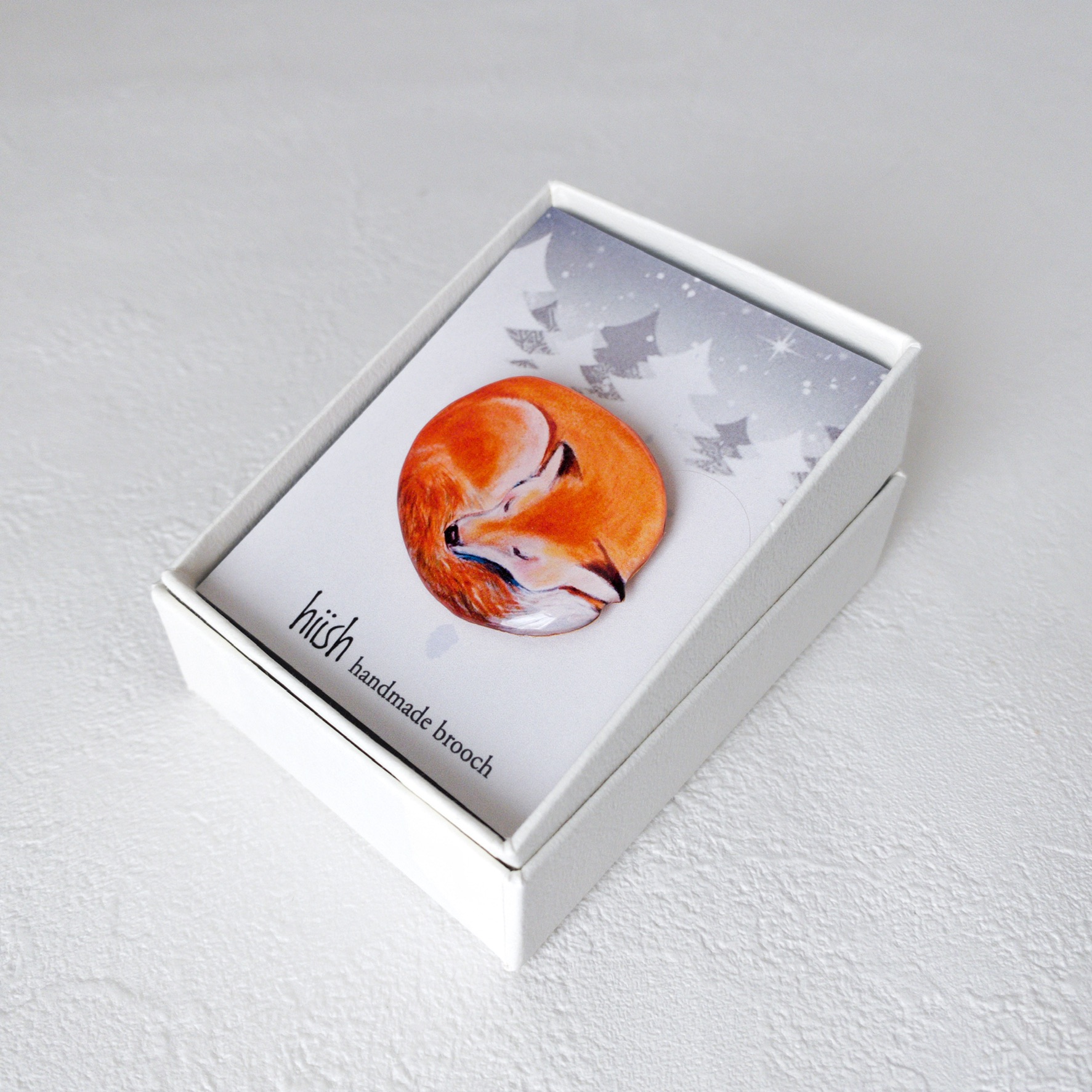 睡る狐のブローチ Iichi ハンドメイド クラフト作品 手仕事品の通販