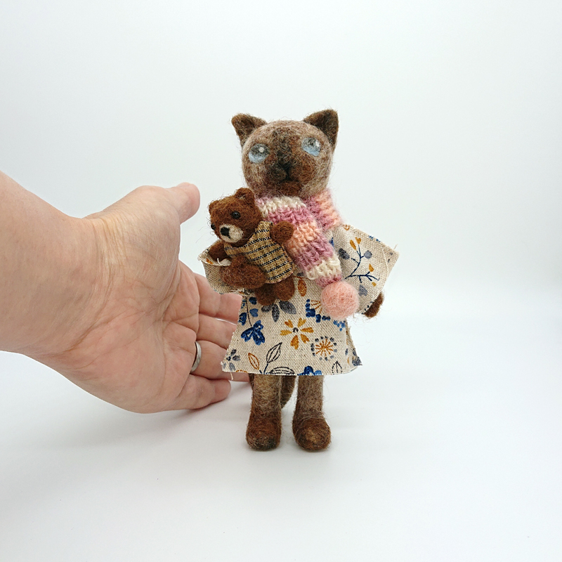 マフラーのシャム猫さん 羊毛フェルト人形 Iichi ハンドメイド クラフト作品 手仕事品の通販