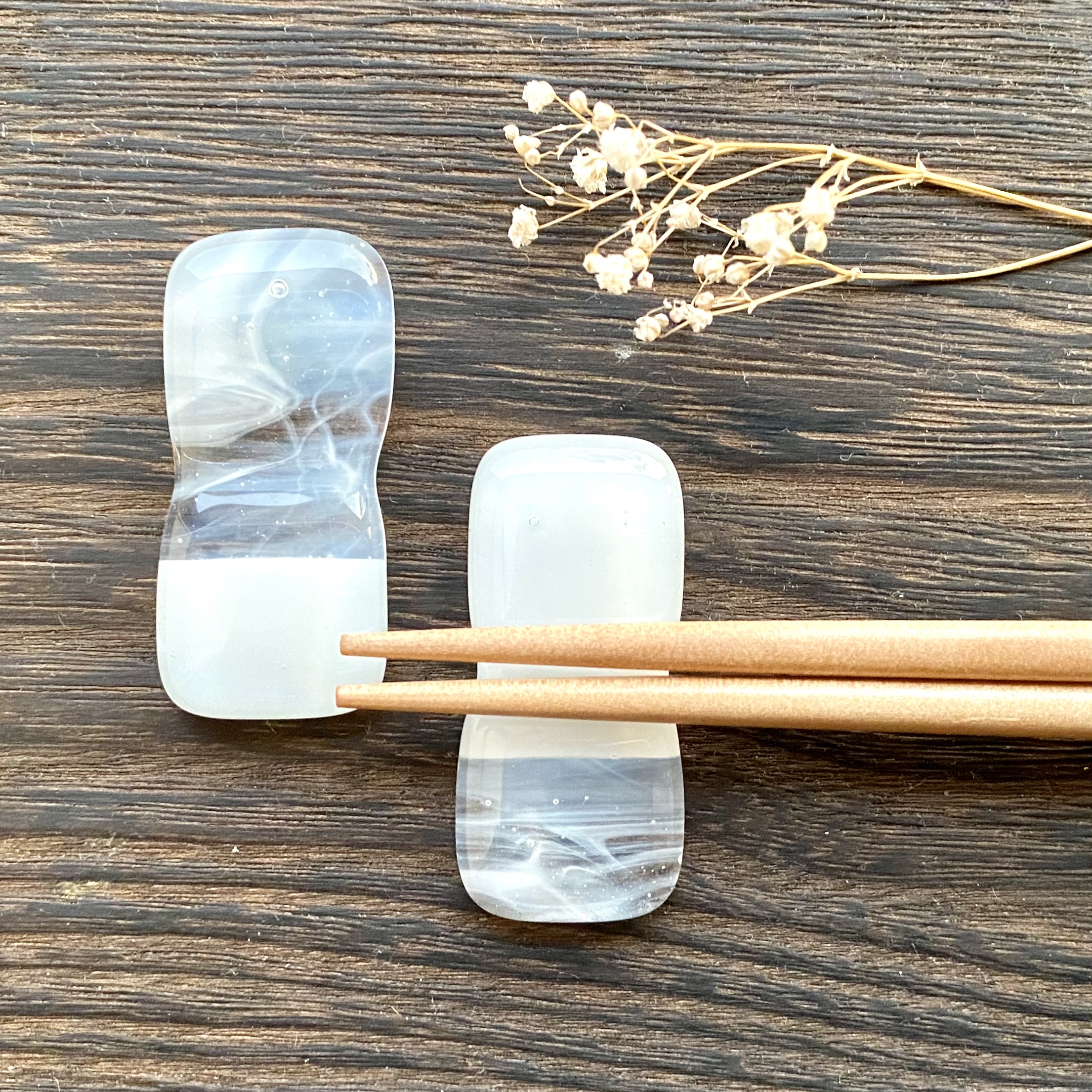 層雲 白色とマーブルのシンプルなガラスの箸置き 2個セット Iichi ハンドメイド クラフト作品 手仕事品の通販
