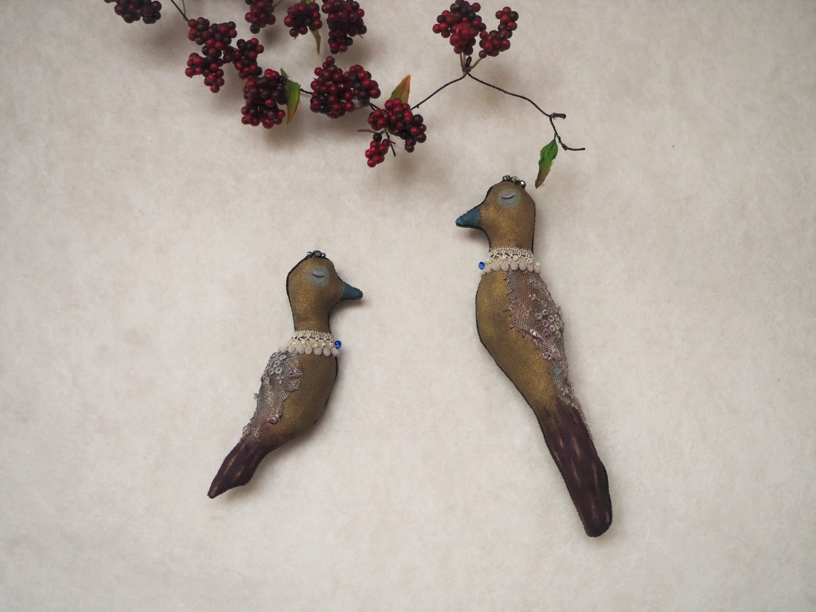 チョコレート色の尾を持つ２羽の金色の鳥 Iichi ハンドメイド クラフト作品 手仕事品の通販