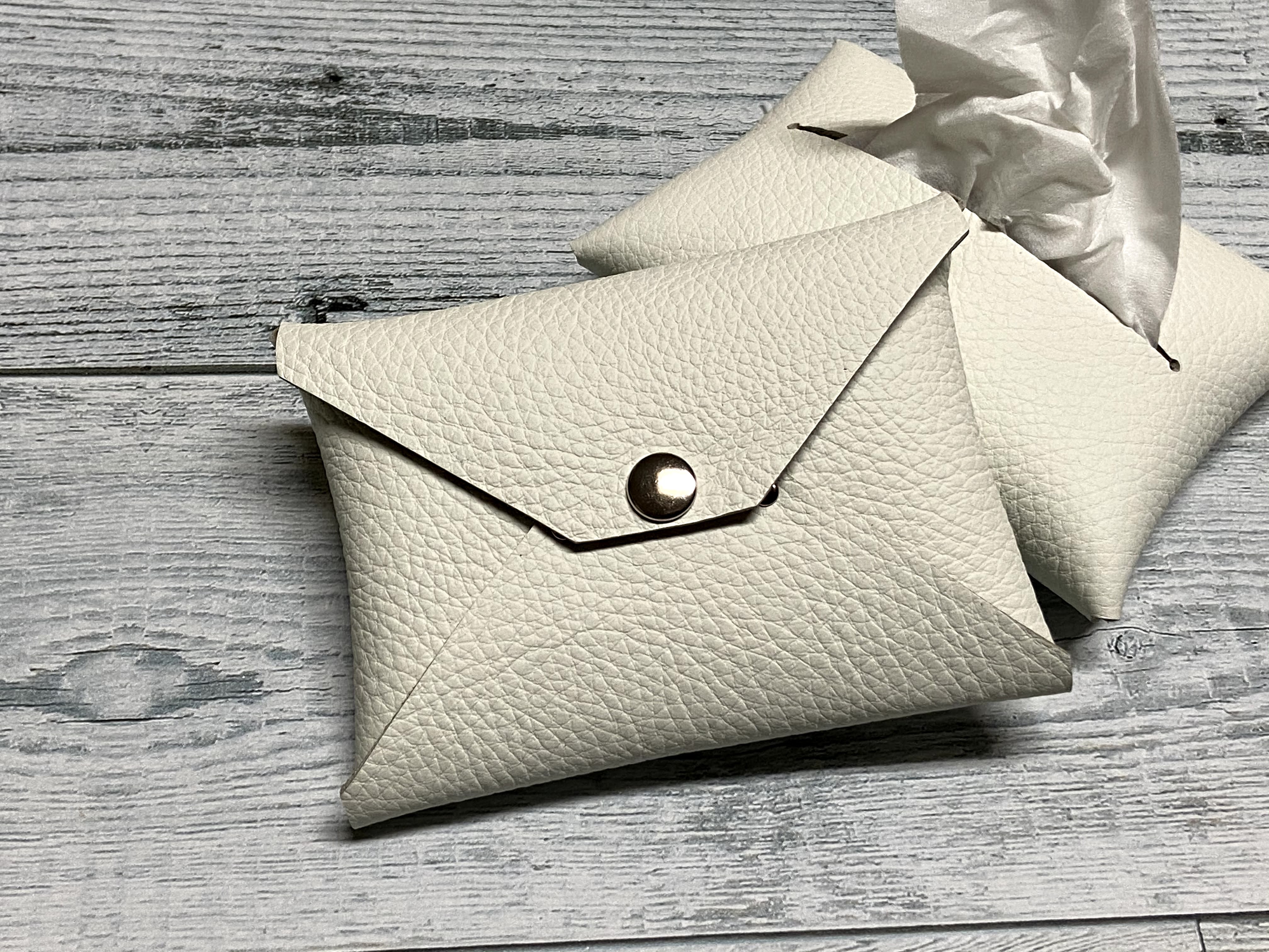 レザー ポケットティッシュケース 牛革 シュリンク 白 Iichi ハンドメイド クラフト作品 手仕事品の通販