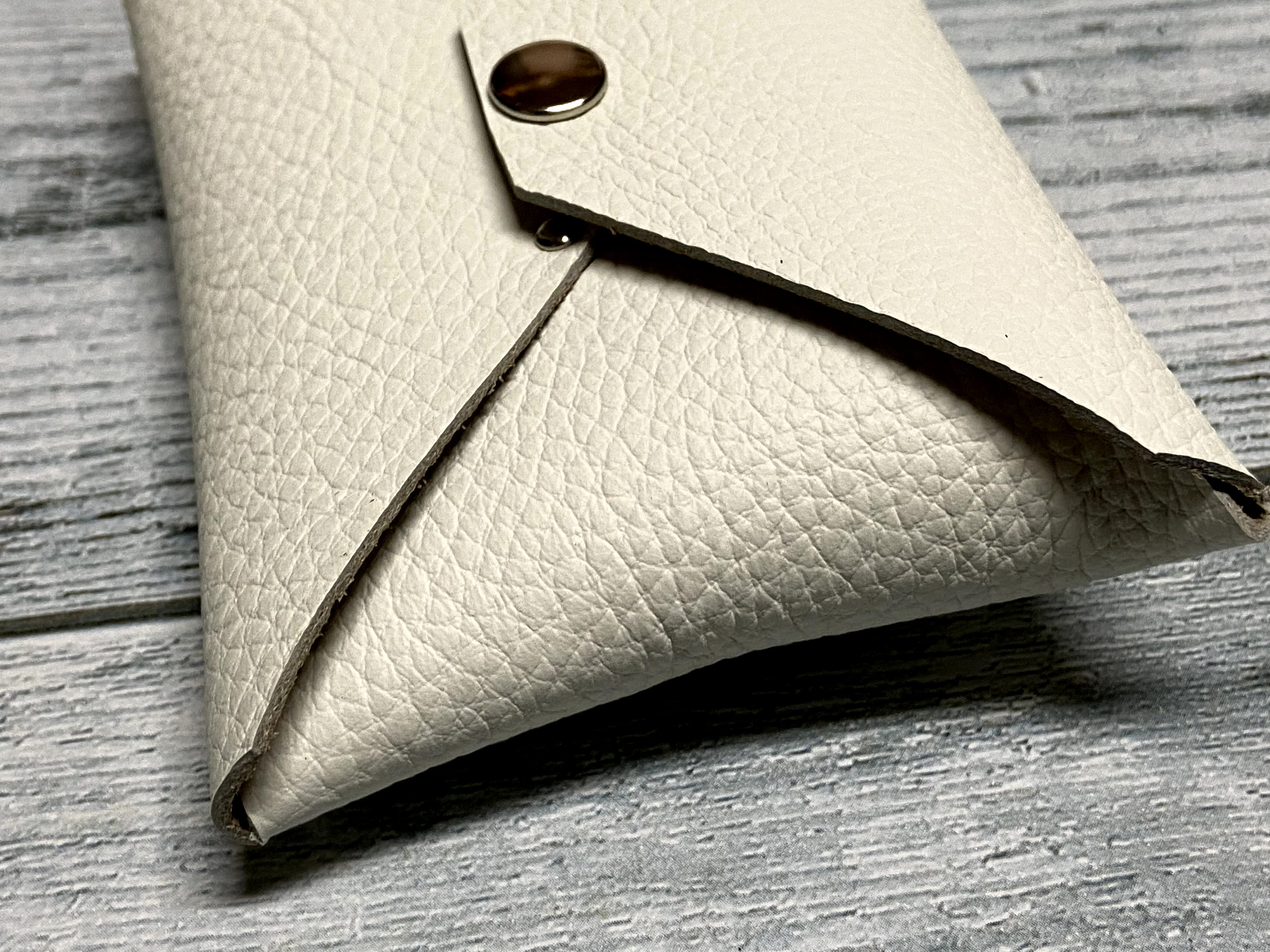 レザー ポケットティッシュケース 牛革 シュリンク 白 Iichi ハンドメイド クラフト作品 手仕事品の通販