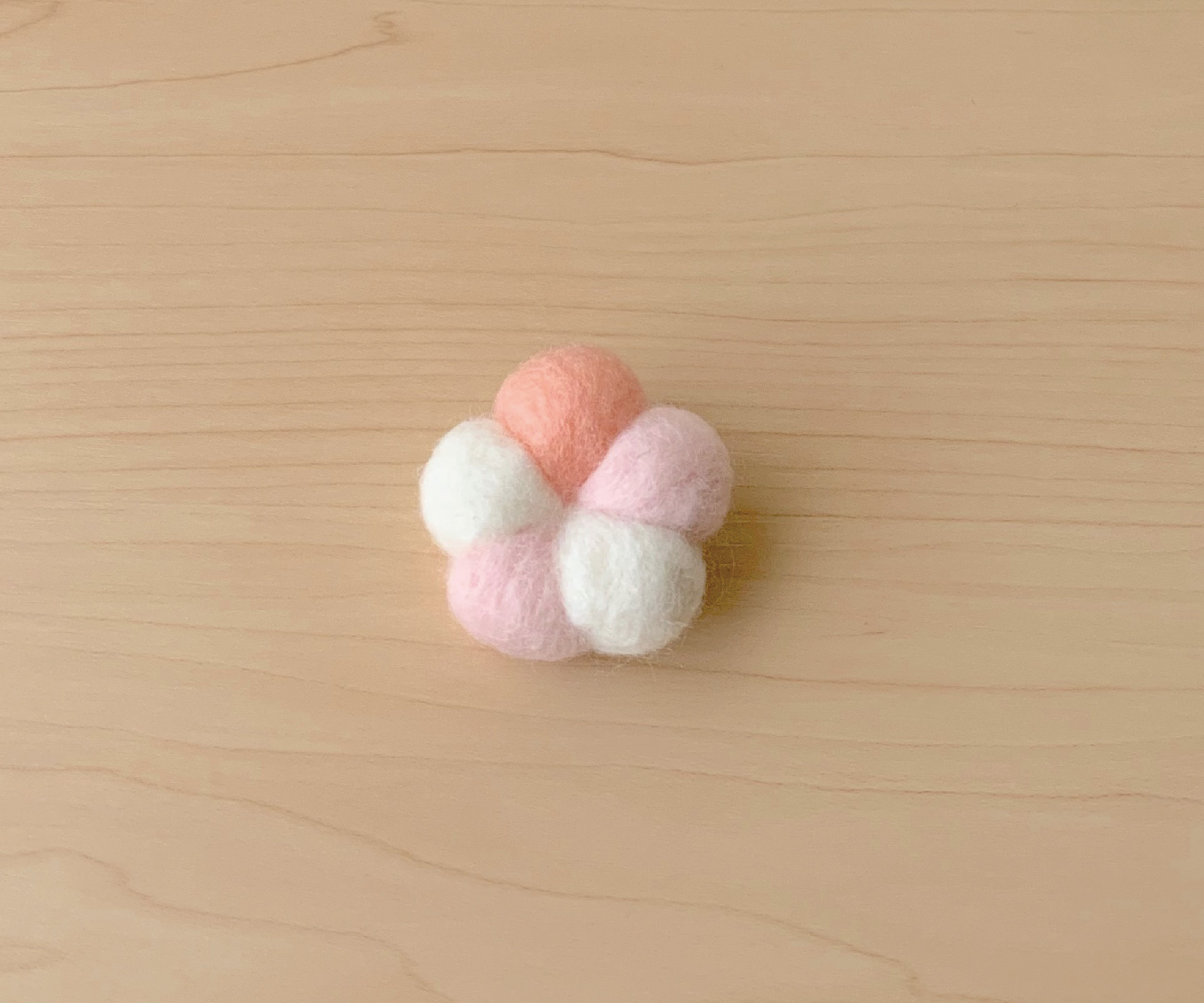 桜風フェルトのブローチ Iichi ハンドメイド クラフト作品 手仕事品の通販 桜風フェルトのブローチ Iichi ハンドメイド クラフト作品 手仕事品の通販