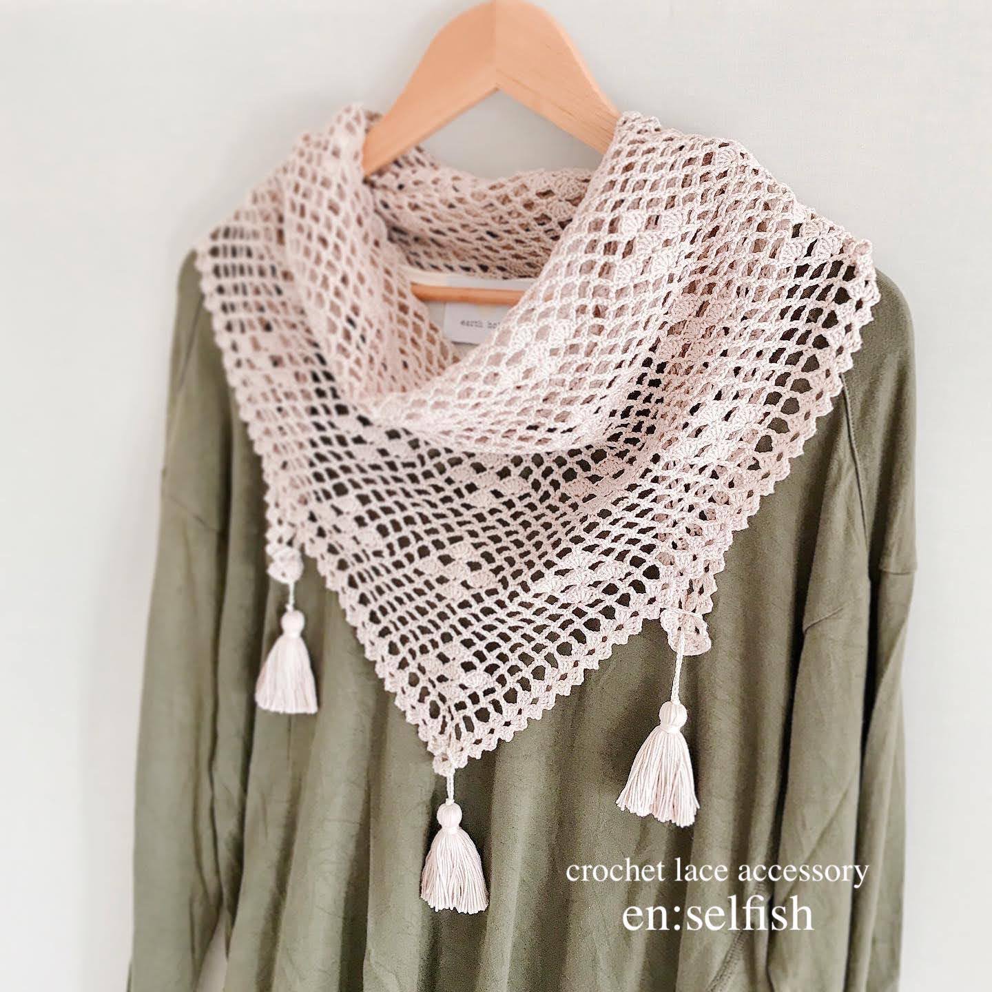 幾何学模様のレトロな三角ストール Iichi ハンドメイド クラフト作品 手仕事品の通販