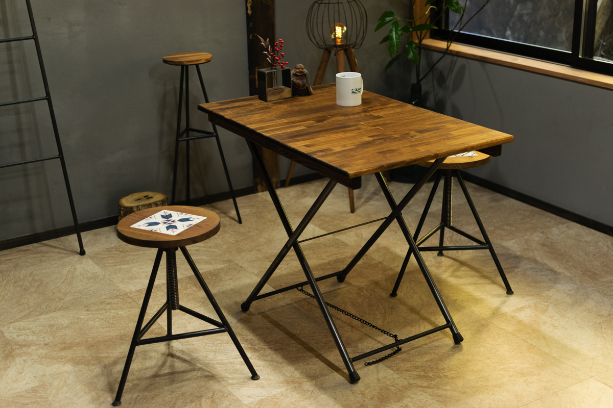 高さを自由に調節できる アイアンの折りたたみテーブル ローテーブル ワークデスク キャンプ おうちキャンプ 在宅ワーク Iichi ハンドメイド クラフト作品 手仕事品の通販