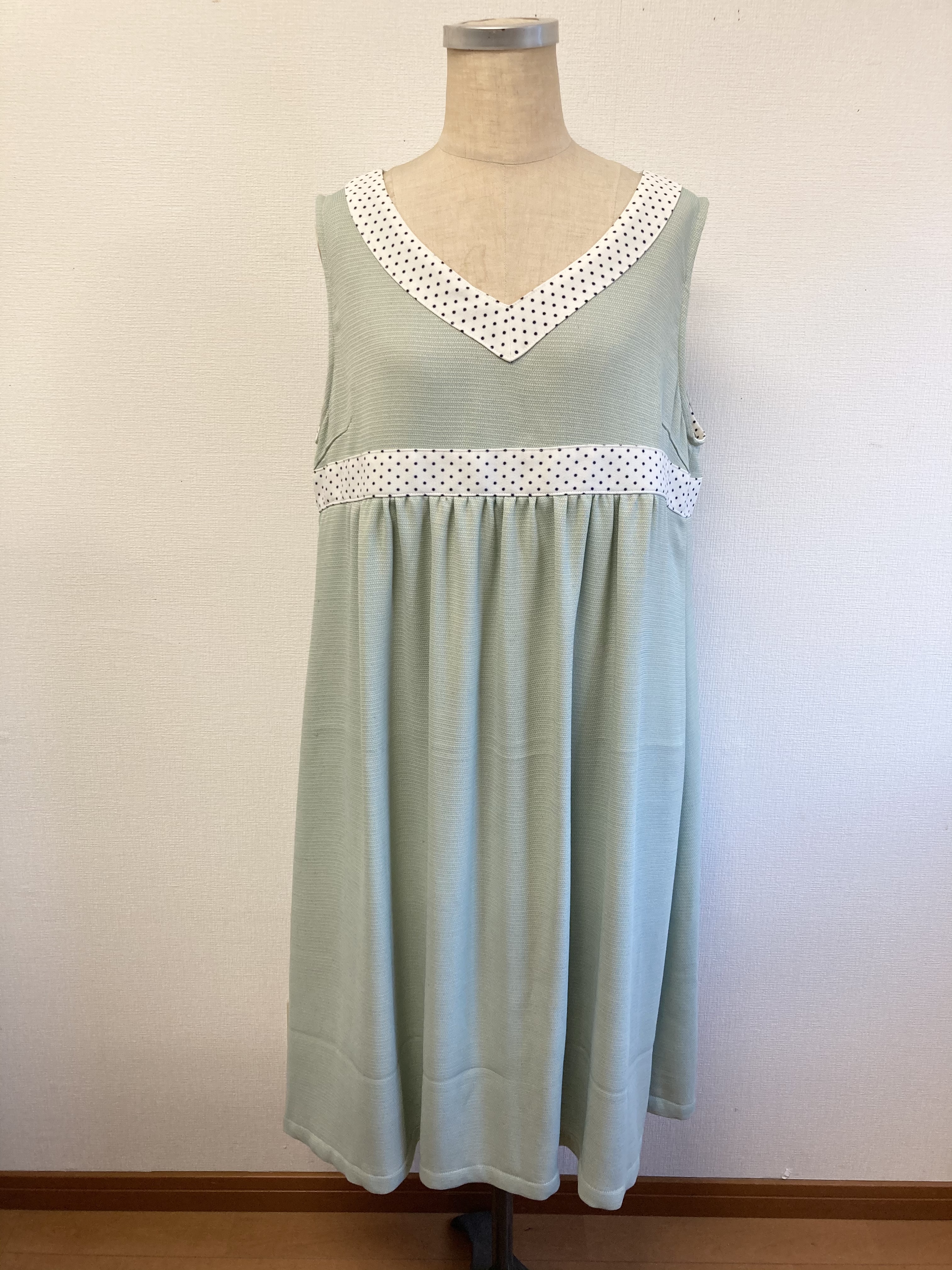 セール価格 パステルワンピース V首水玉柄ラインのワンピース モスグリーン サイズフリーm L Iichi ハンドメイド クラフト作品 手仕事品の通販
