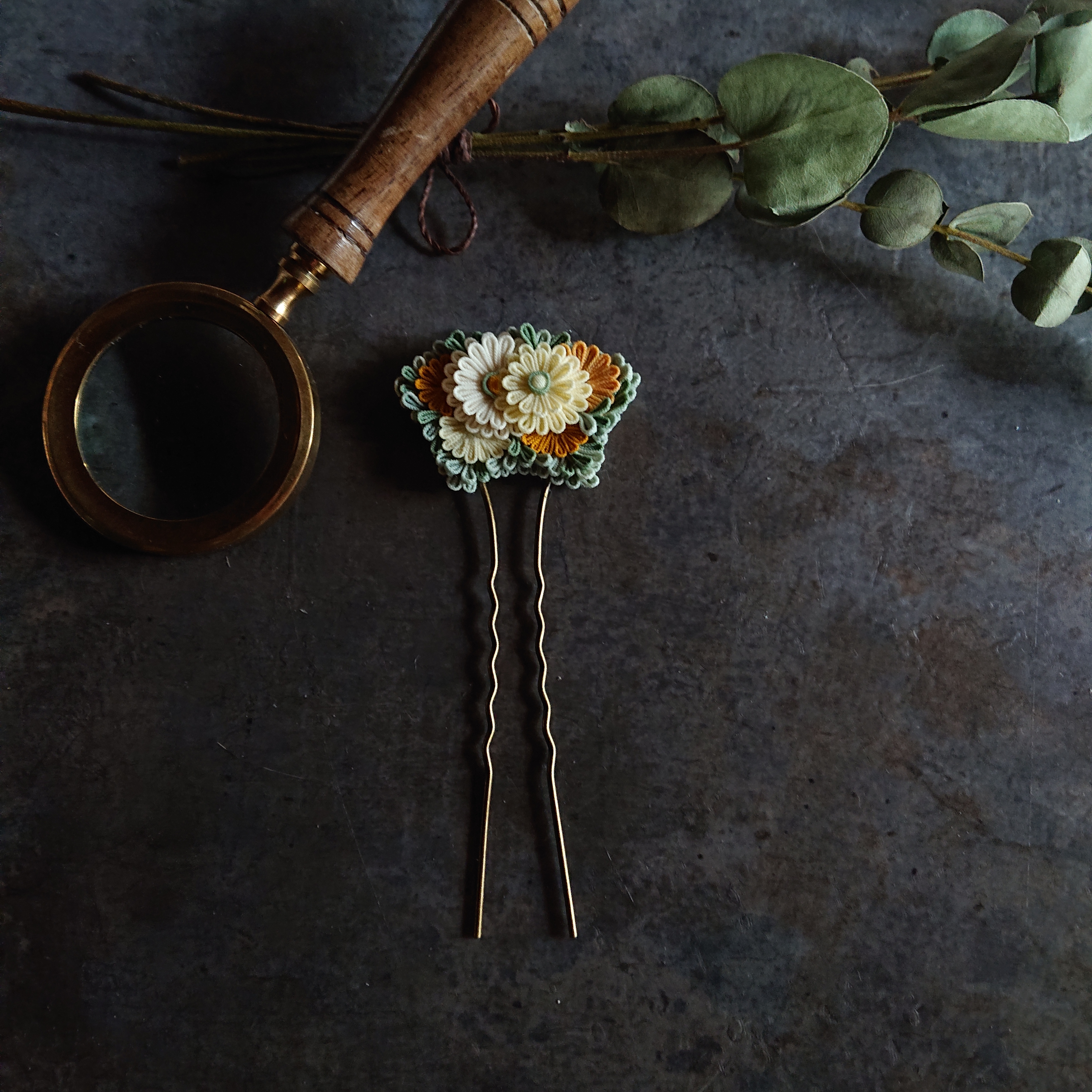 つまみ細工 簪 髪飾り扇形 髷挿 からし Iichi ハンドメイド クラフト作品 手仕事品の通販