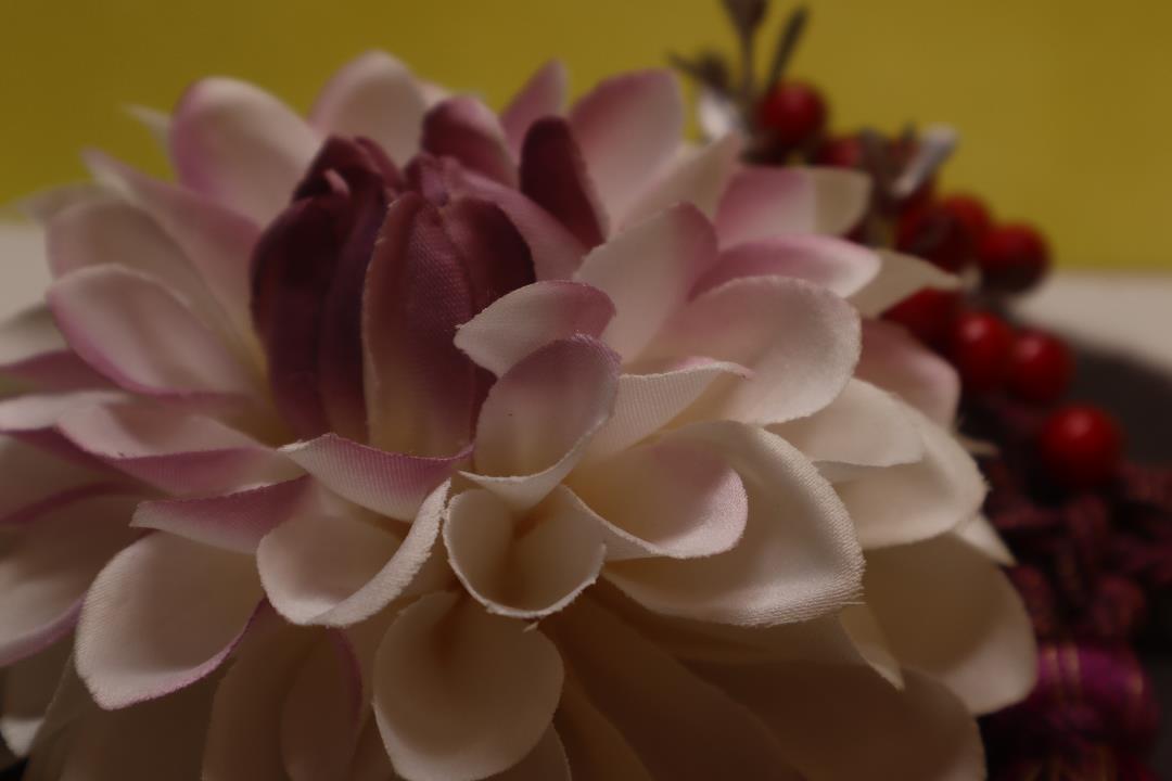 ふっくらダリアと南天 タッセル 和装髪飾りセット Iichi ハンドメイド クラフト作品 手仕事品の通販