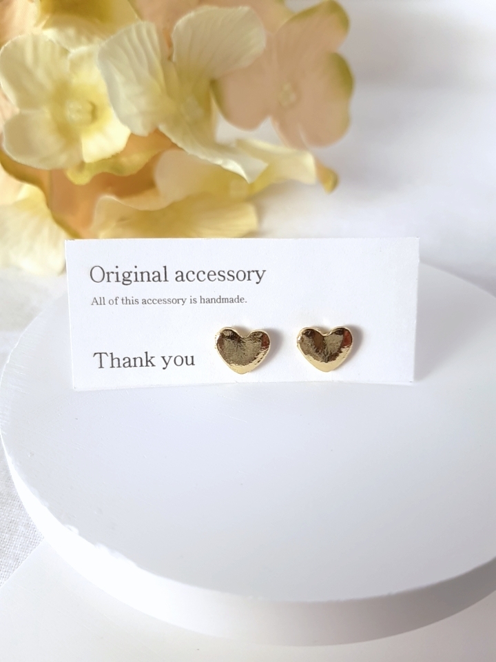 シンプルなお洒落を楽しむ ハート ゴールド 小ぶりピアス チタンピアスのみ D Iichi ハンドメイド クラフト作品 手仕事品の通販