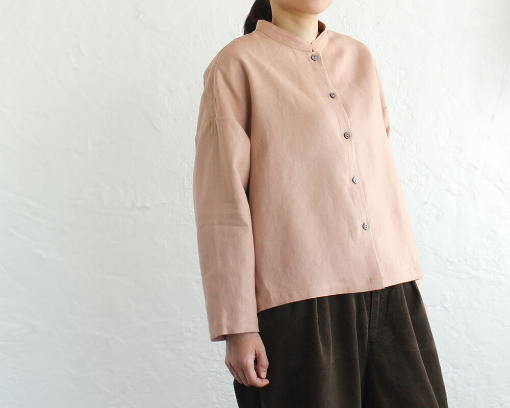 厚手リネン スタンドカラーブラウス ショート丈バンドカラーシャツ ピンクベージュ Iichi ハンドメイド クラフト作品 手仕事品の通販