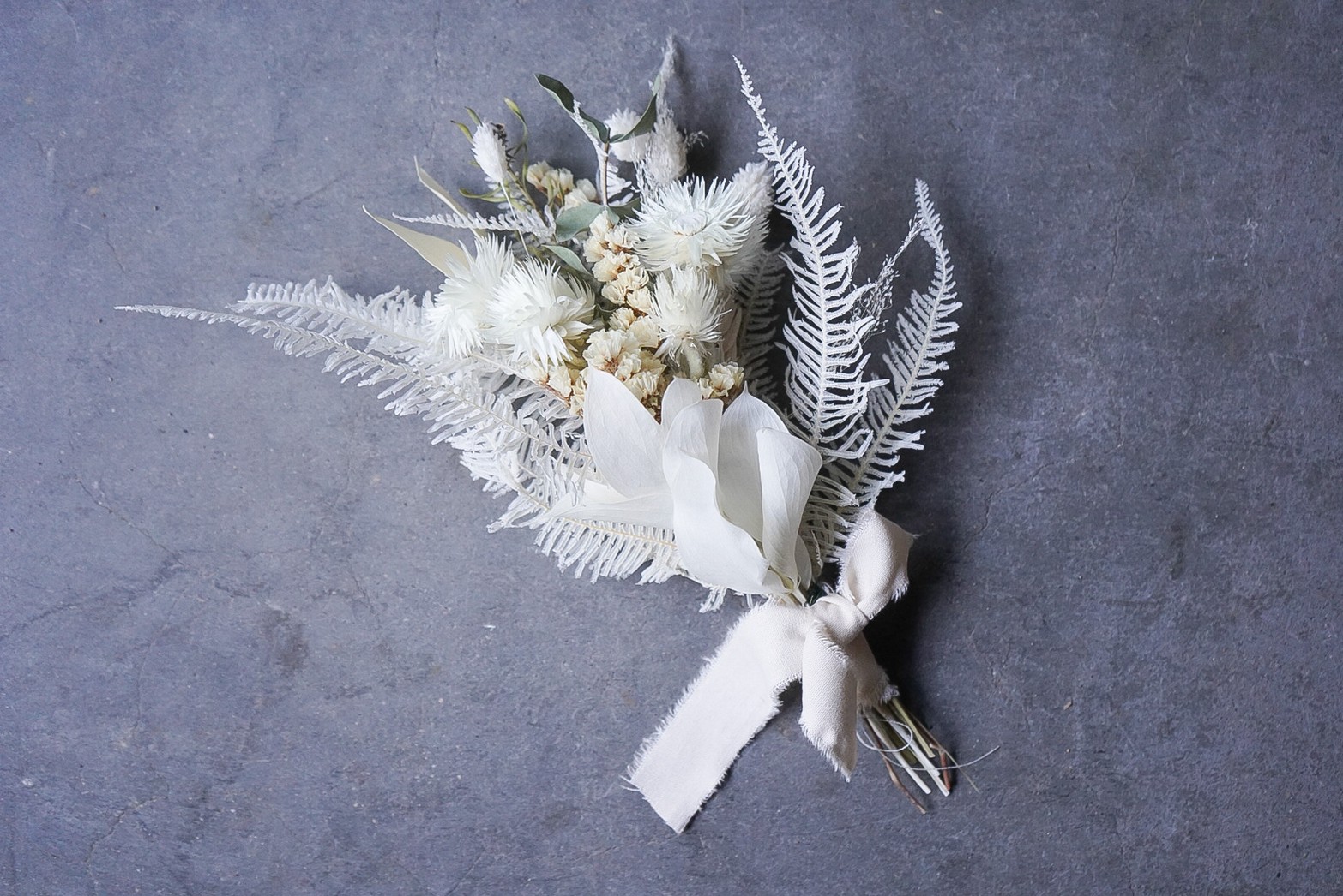 ドライフラワー ブーケ ポアプランツ ミニシルバーデージー ナガシダ Iichi ハンドメイド クラフト作品 手仕事品の通販