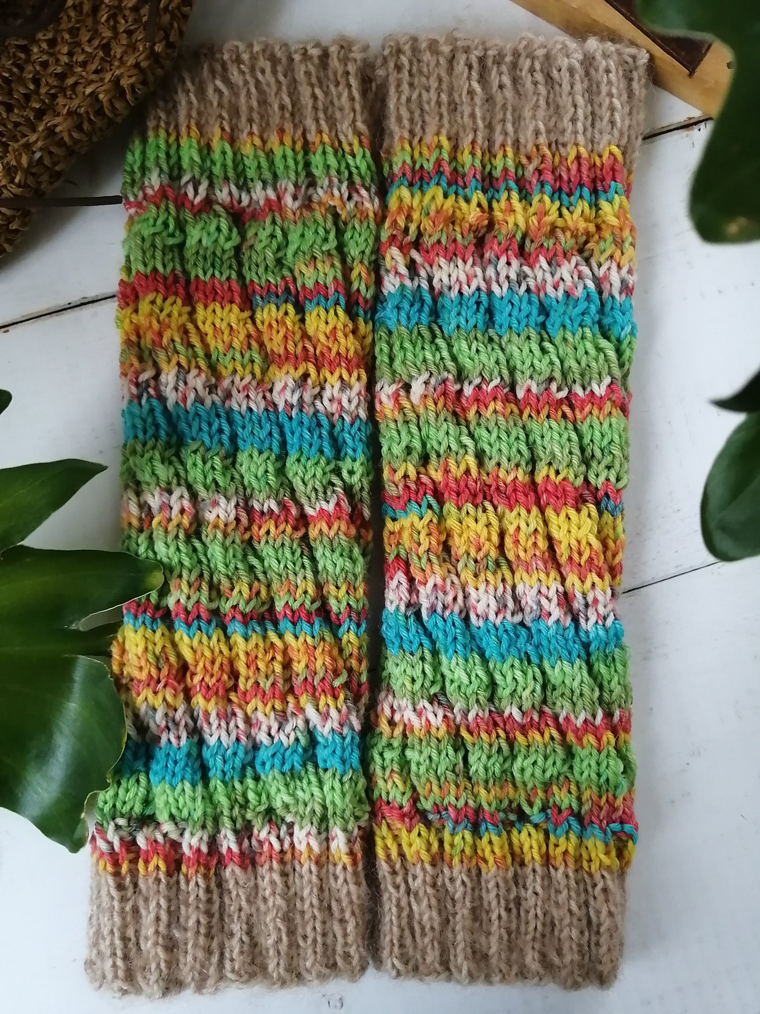 熱帯雨林のインコ〜オパール毛糸のスパイラル編みレッグウォーマー６本撚り | iichi ハンドメイド・クラフト作品・手仕事品の通販