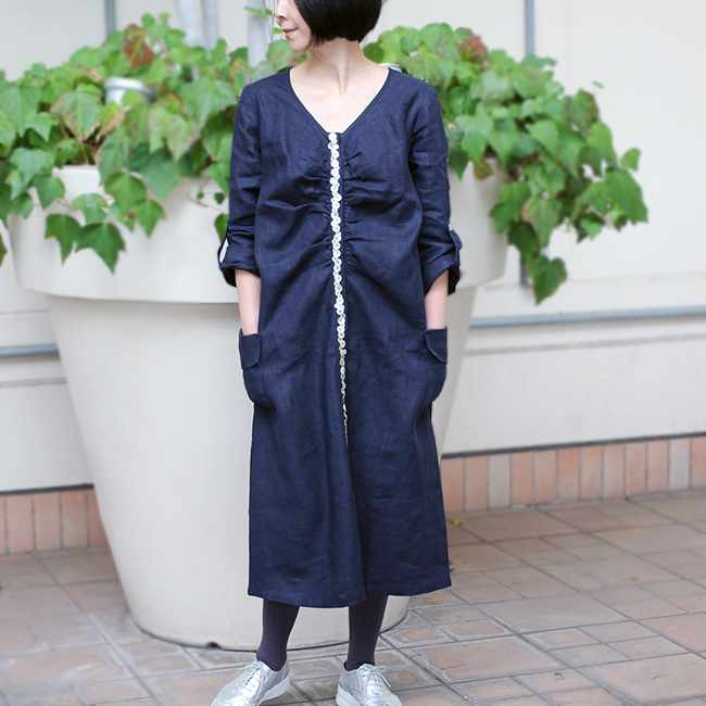 たっぷり貝ボタンの2wayリネンワンピース 濃紺 Iichi ハンドメイド クラフト作品 手仕事品の通販 たっぷり貝ボタンの2wayリネンワンピース 濃紺 Iichi ハンドメイド クラフト作品 手仕事品の通販
