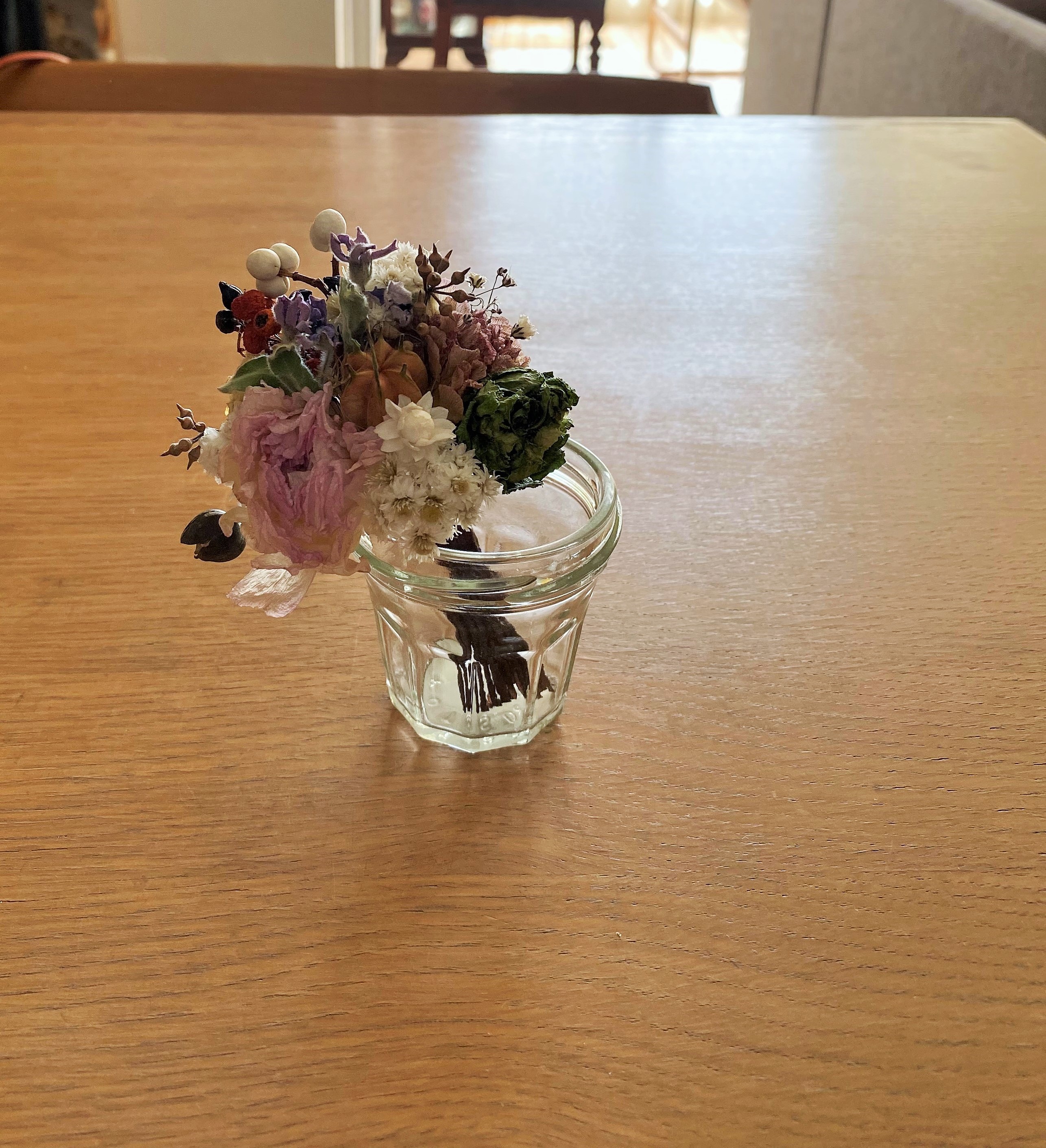 ドライフラワーのコサージュ 小さい花束で飾れます Iichi ハンドメイド クラフト作品 手仕事品の通販