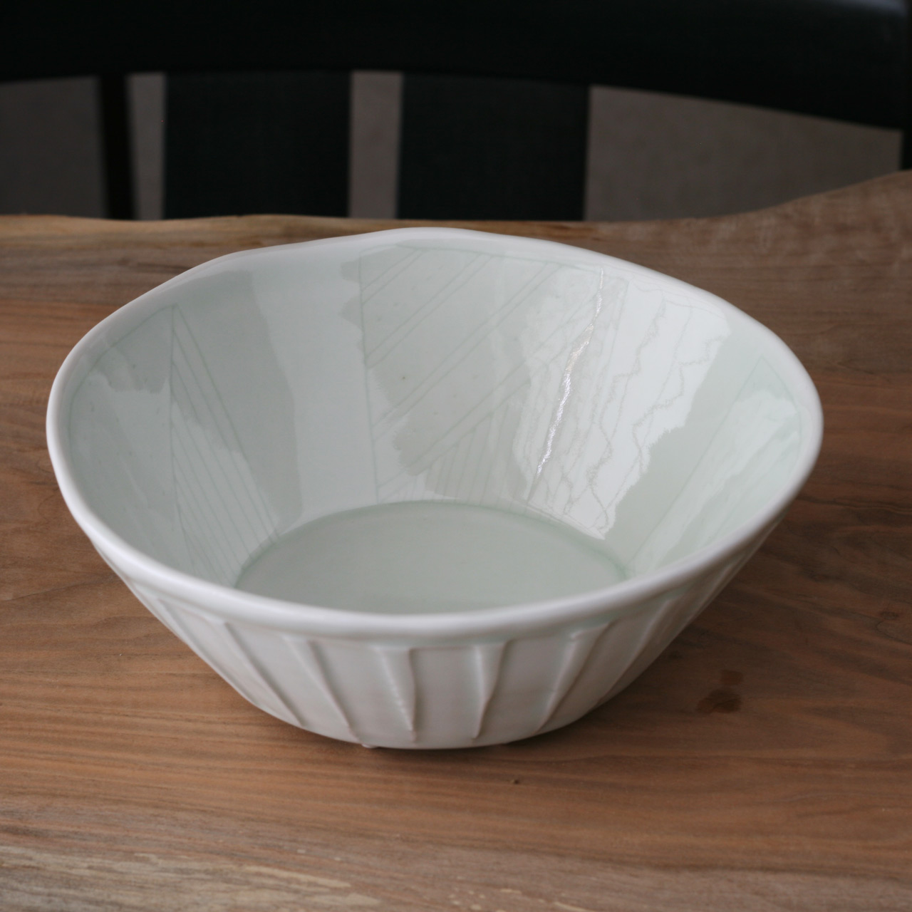 磁器彫線模様入り足付き鉢 ｈ108 和食器 陶芸 美濃焼 サラダ 煮物 盛り鉢 贈り物 結婚祝い 素敵 手作り 祝い Iichi ハンドメイド クラフト作品 手仕事品の通販