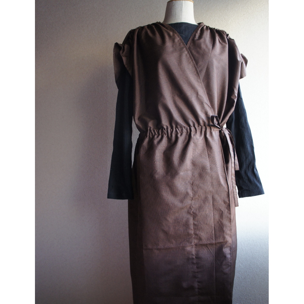 着物リメイク 赤錆色紬 シャーリングカシュクールワンピース Iichi ハンドメイド クラフト作品 手仕事品の通販