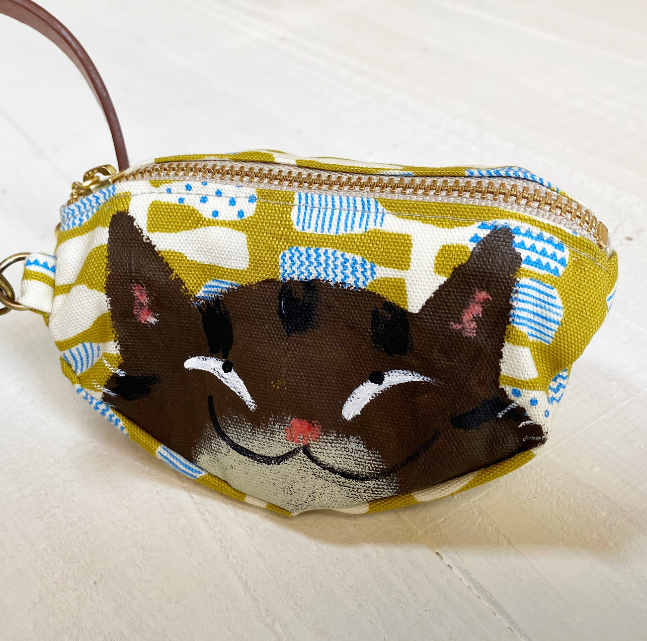 三日月猫のエコバッグポーチ キジ猫 オリーブ Iichi ハンドメイド クラフト作品 手仕事品の通販