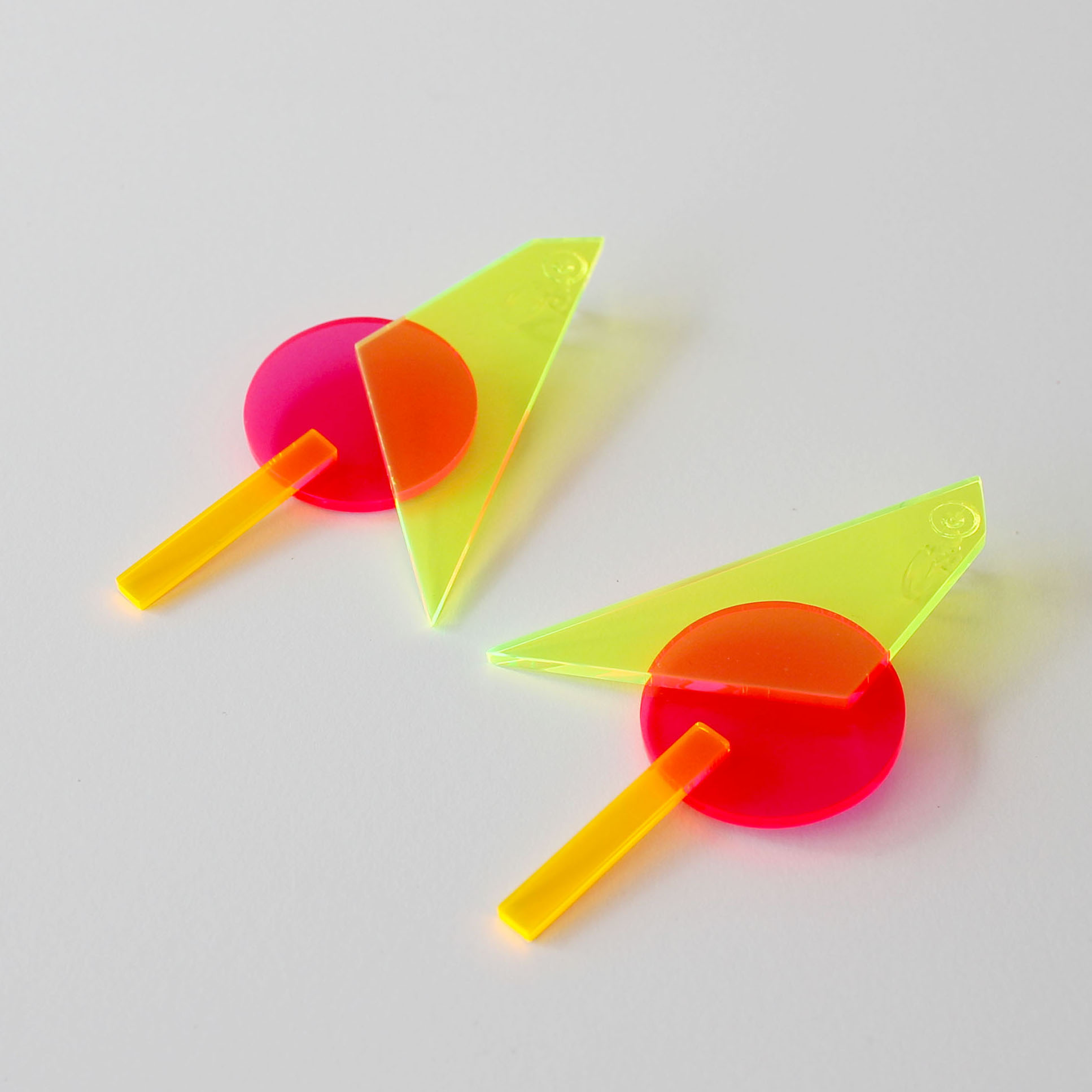 Sun Jewelry ピアス イヤリング ピンク イエロー オレンジ アクセサリー アクリル Iichi ハンドメイド クラフト作品 手仕事品の通販