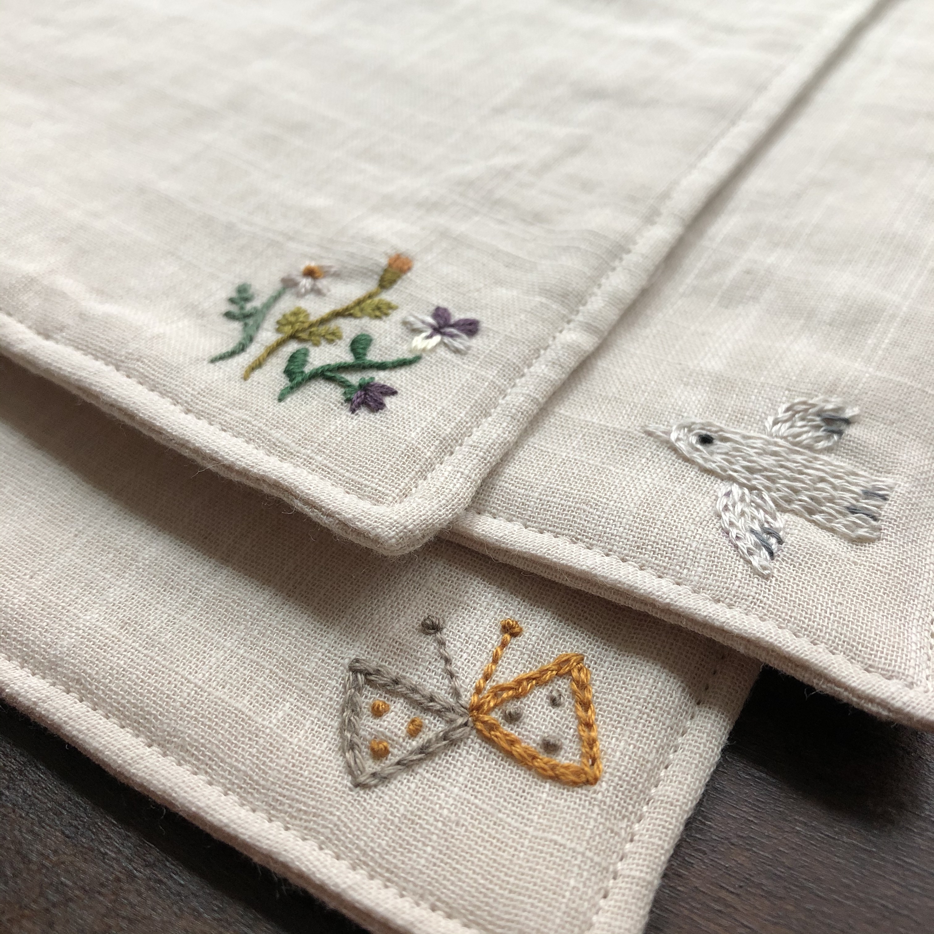 手刺繍ダブルガーゼハンカチ Iichi ハンドメイド クラフト作品 手仕事品の通販