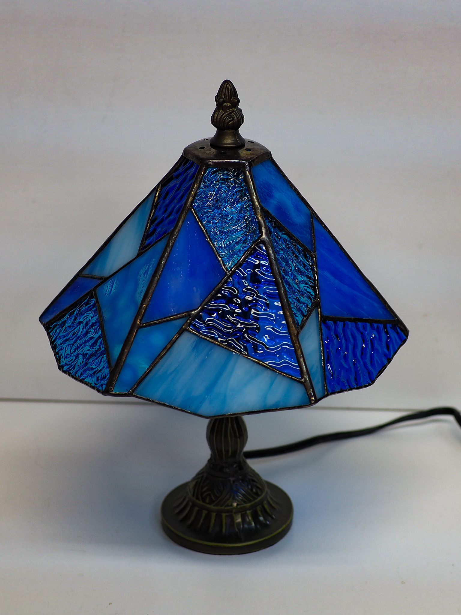 色彩青のランプ 青のステンドグラス ブルーのランプ Iichi ハンドメイド クラフト作品 手仕事品の通販