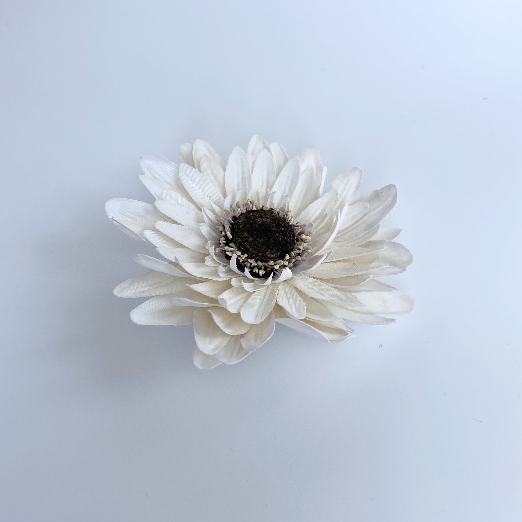 ガーベラの布花コサージュ Iichi ハンドメイド クラフト作品 手仕事品の通販