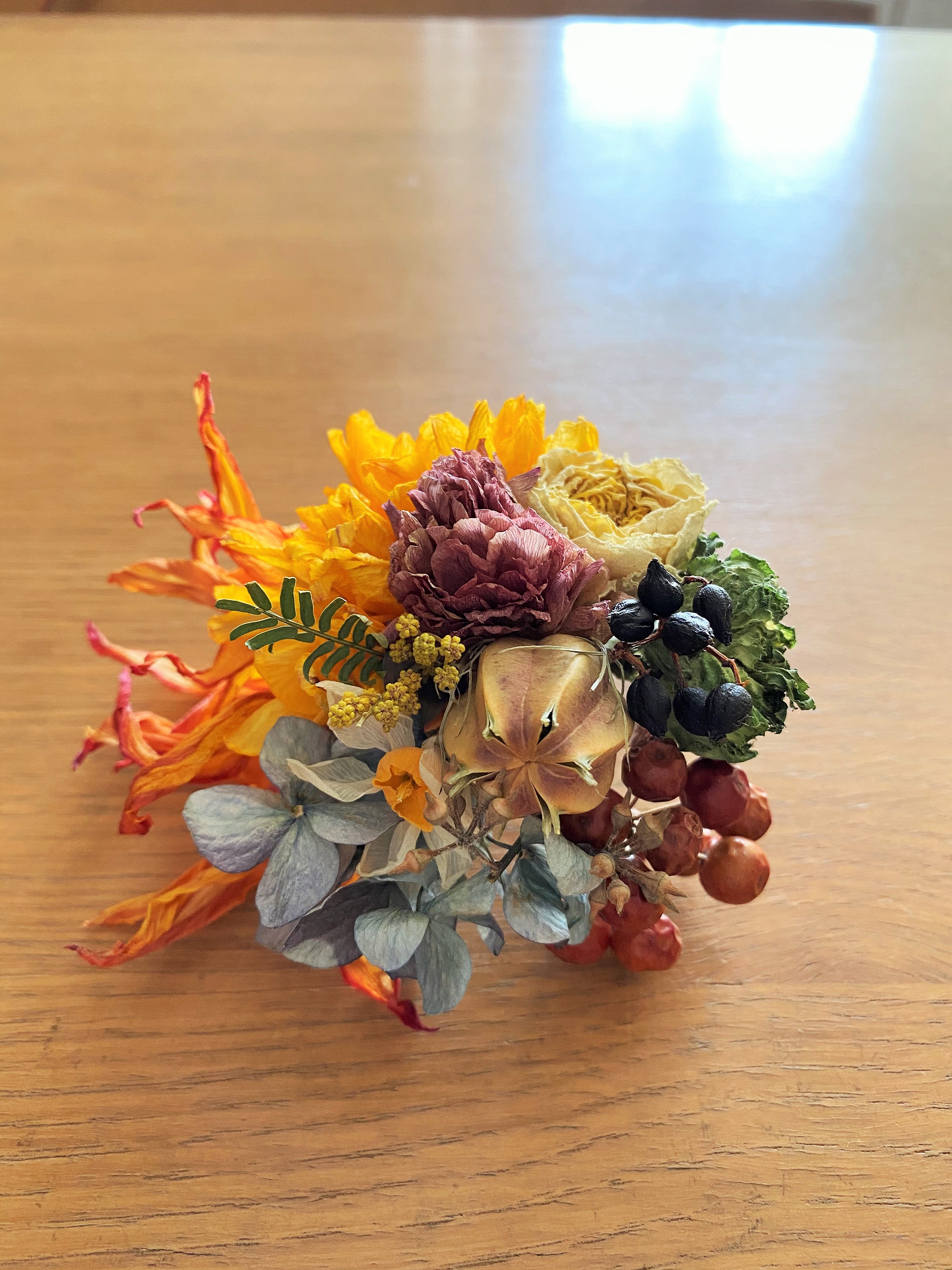 ドライフラワーのコサージュ 小さい花束で飾れます 2 Iichi ハンドメイド クラフト作品 手仕事品の通販