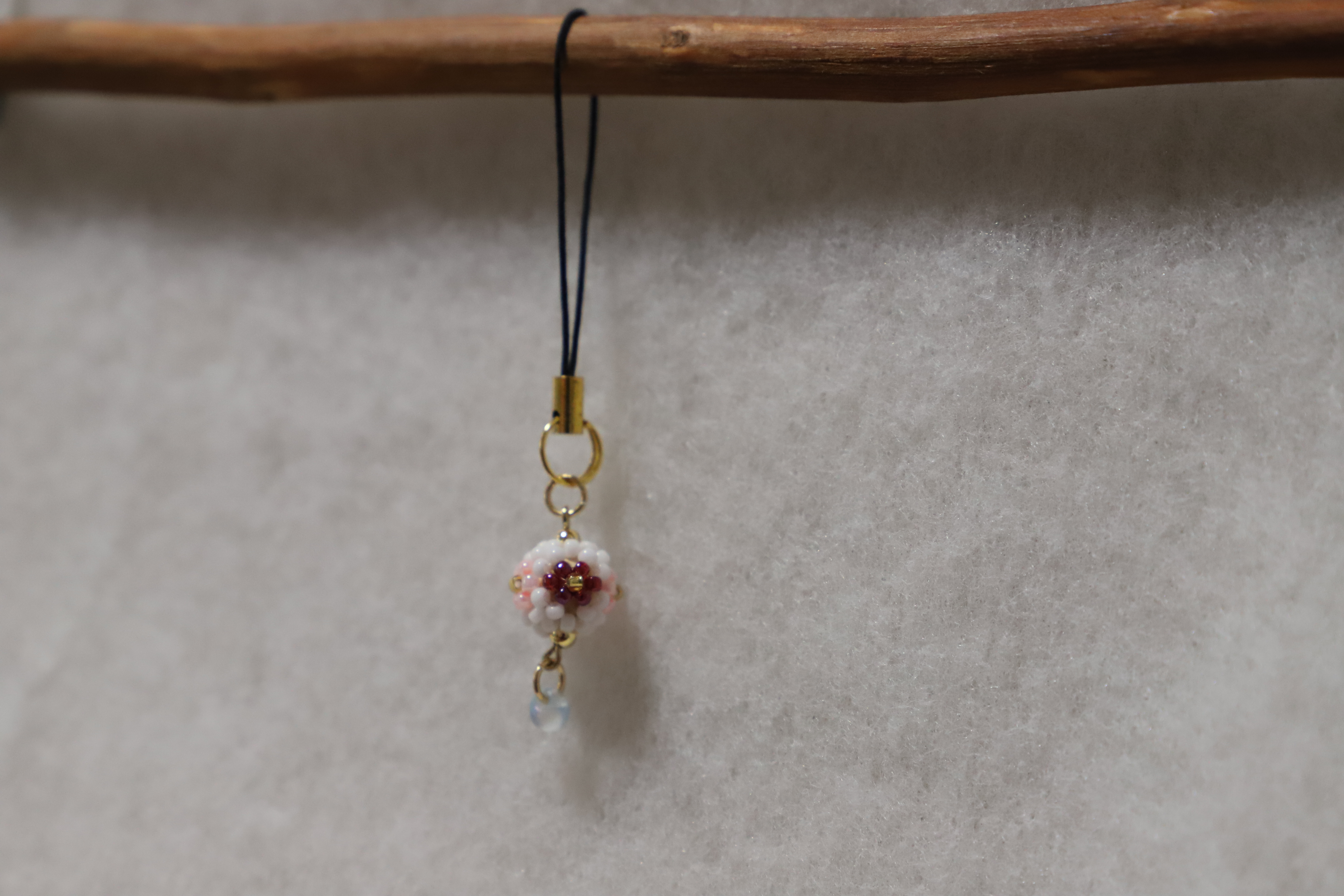 ビーズ玉ストラップ花柄 真紅桃花 Sk６ Iichi ハンドメイド クラフト作品 手仕事品の通販