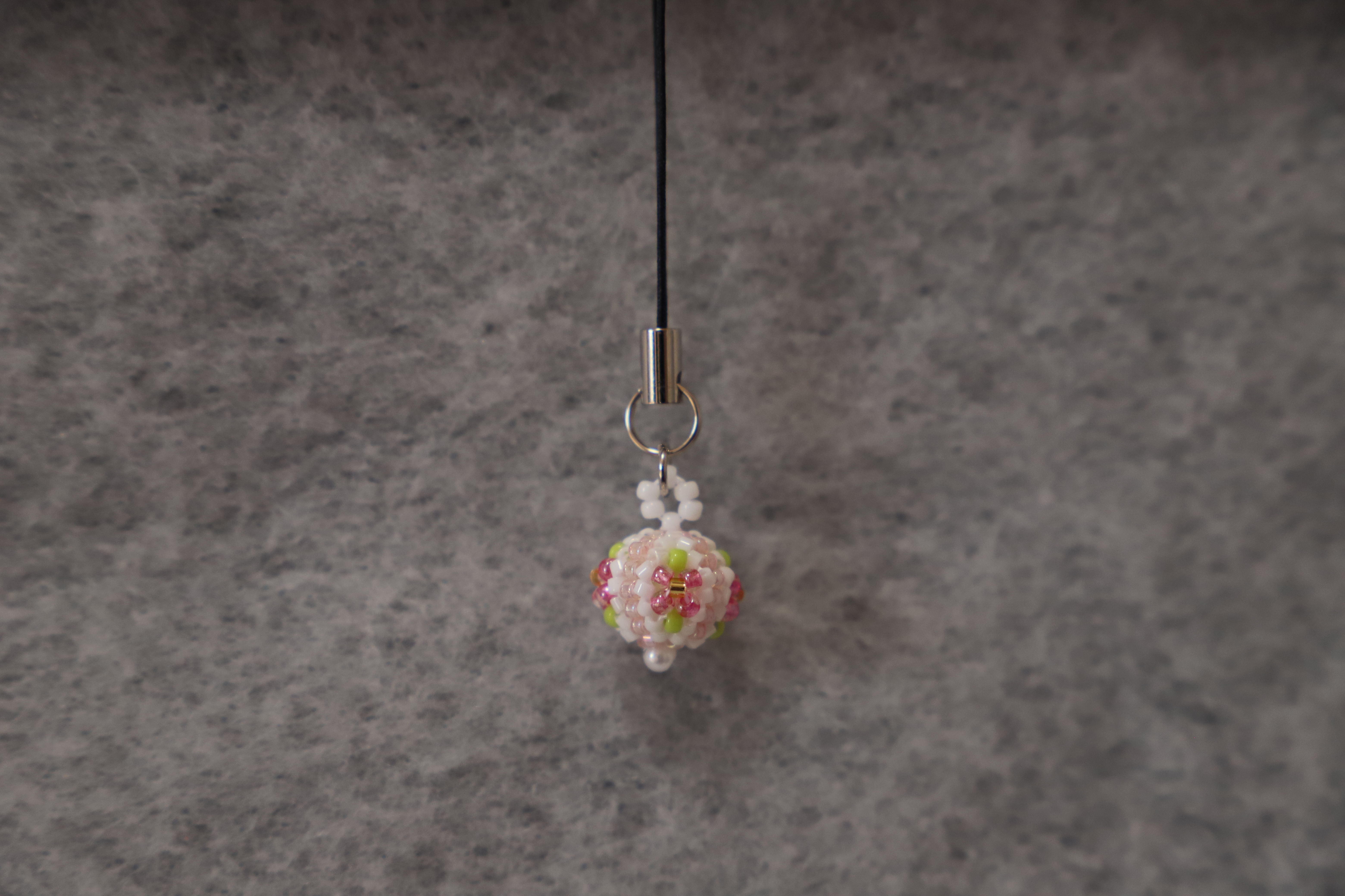 ビーズ玉ストラップ四ツ花柄 桃色花 Sgd26 Iichi ハンドメイド クラフト作品 手仕事品の通販