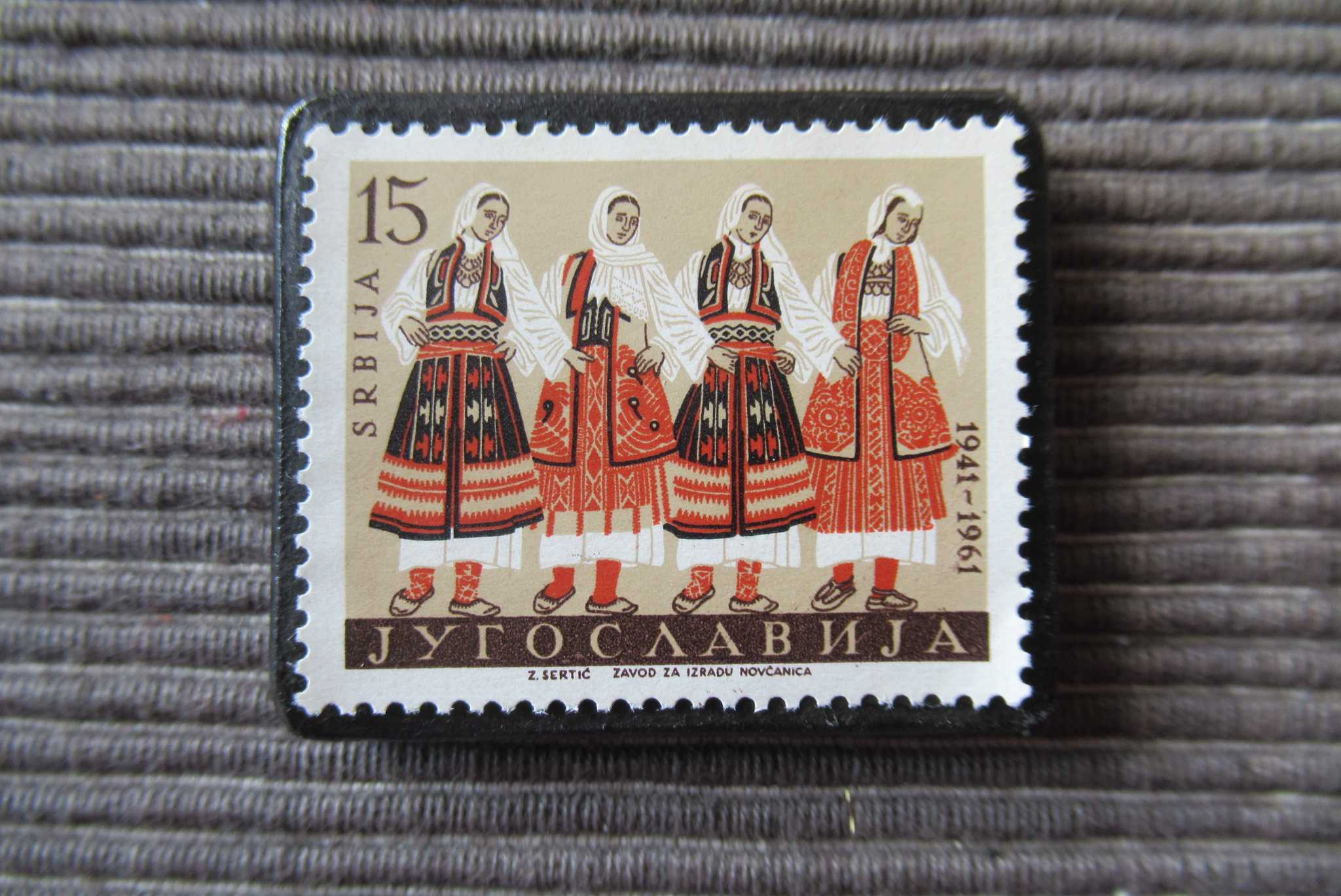 ユーゴスラビア 民族衣装切手ブローチ 7159 Iichi ハンドメイド クラフト作品 手仕事品の通販